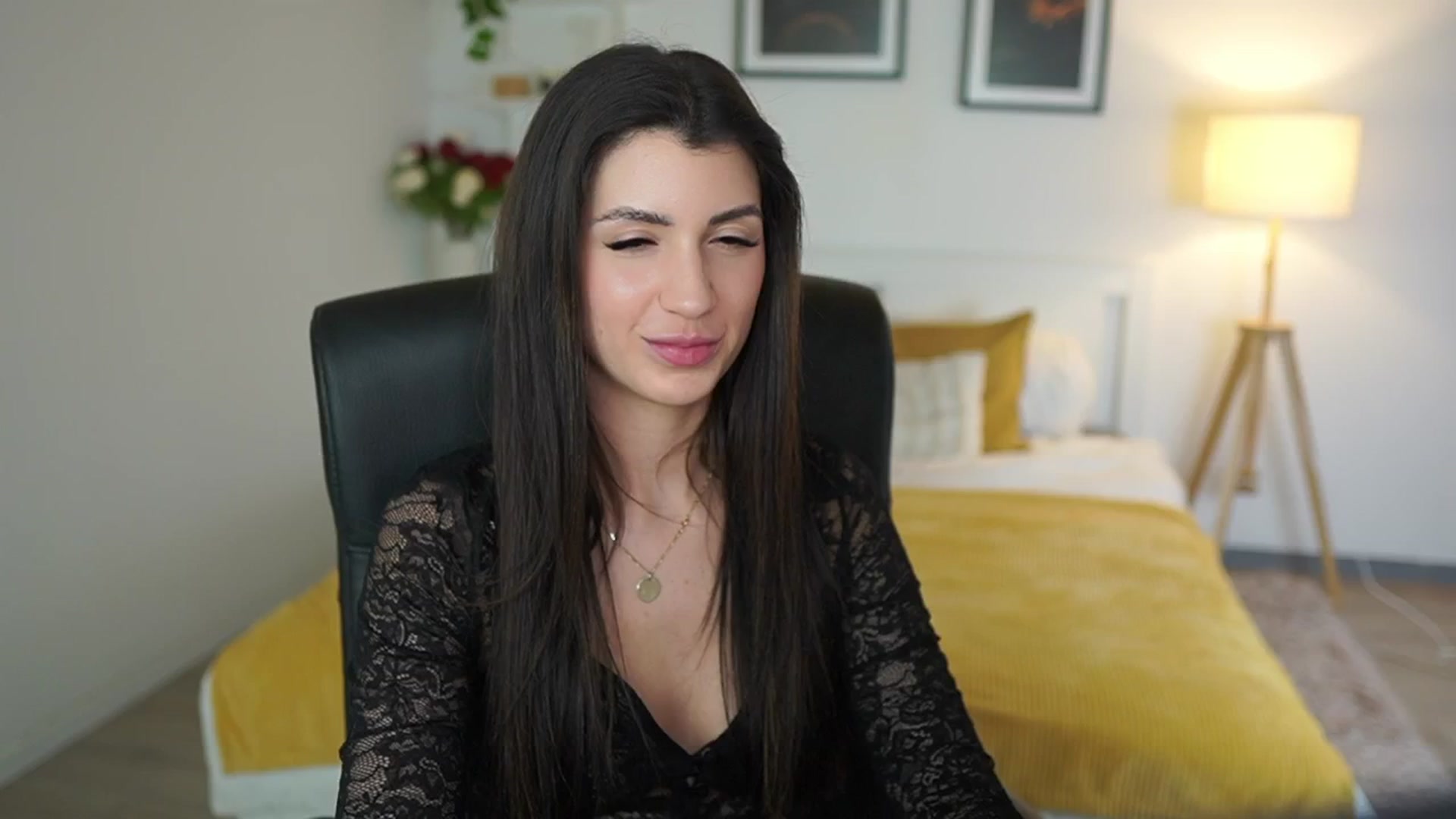 Gallery image thumbnail from Julia_Roca's myfreecams stream on, 05/05/2025, 23:07 image 5 of 20