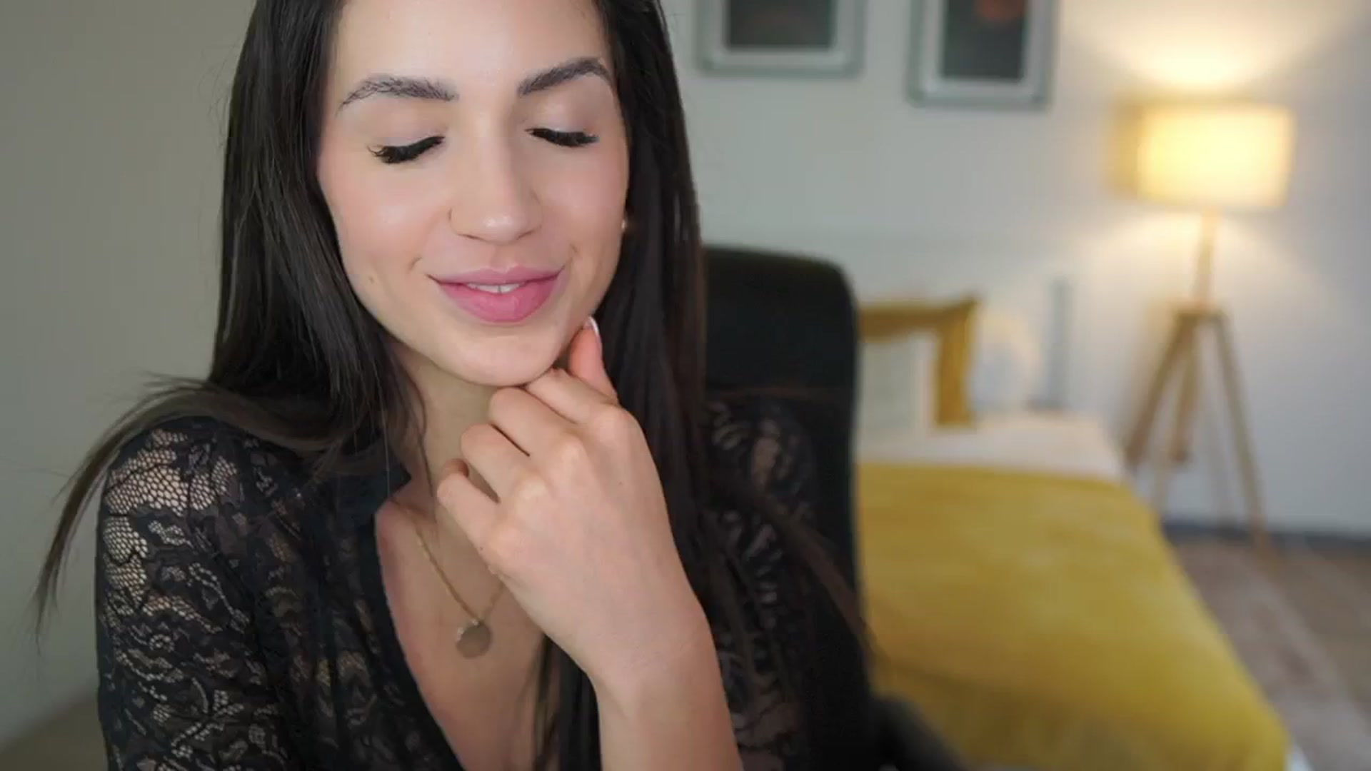 Gallery image thumbnail from Julia_Roca's myfreecams stream on, 05/05/2025, 23:07 image 3 of 20