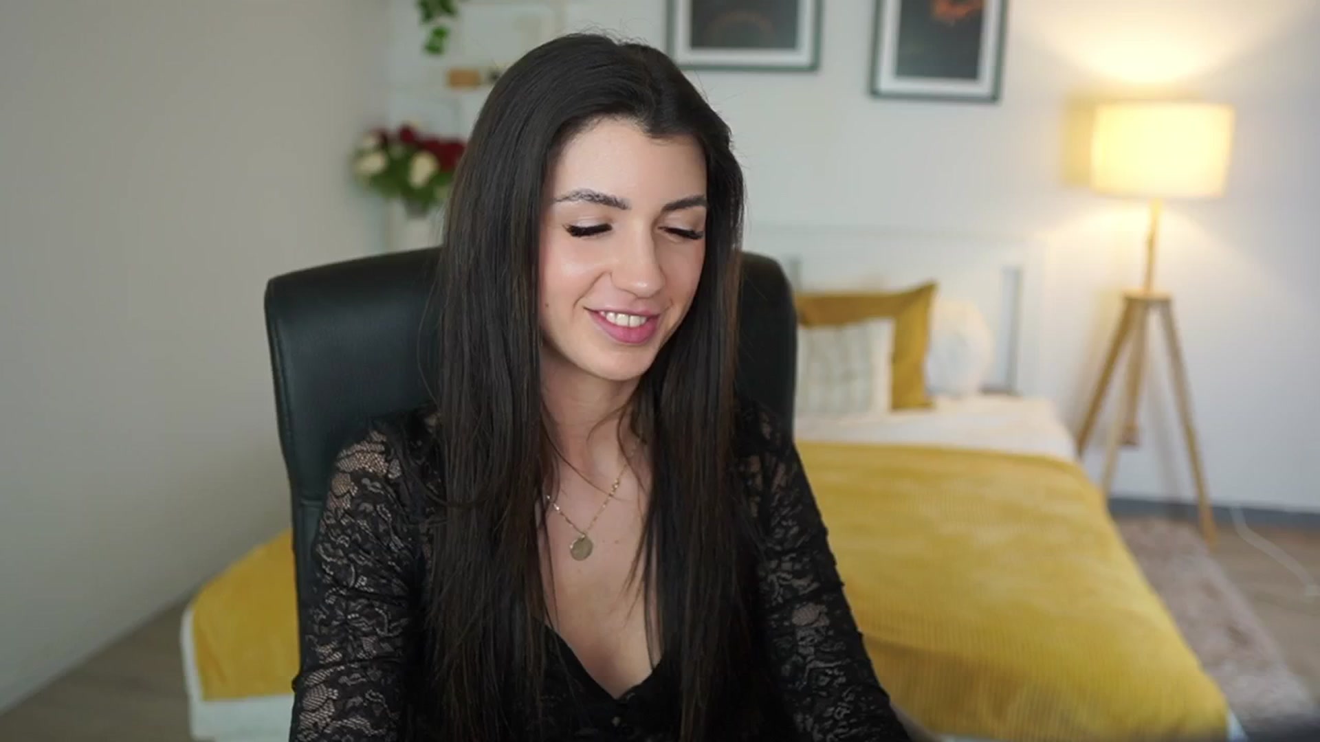 Gallery image thumbnail from Julia_Roca's myfreecams stream on, 05/05/2025, 23:07 image 4 of 20