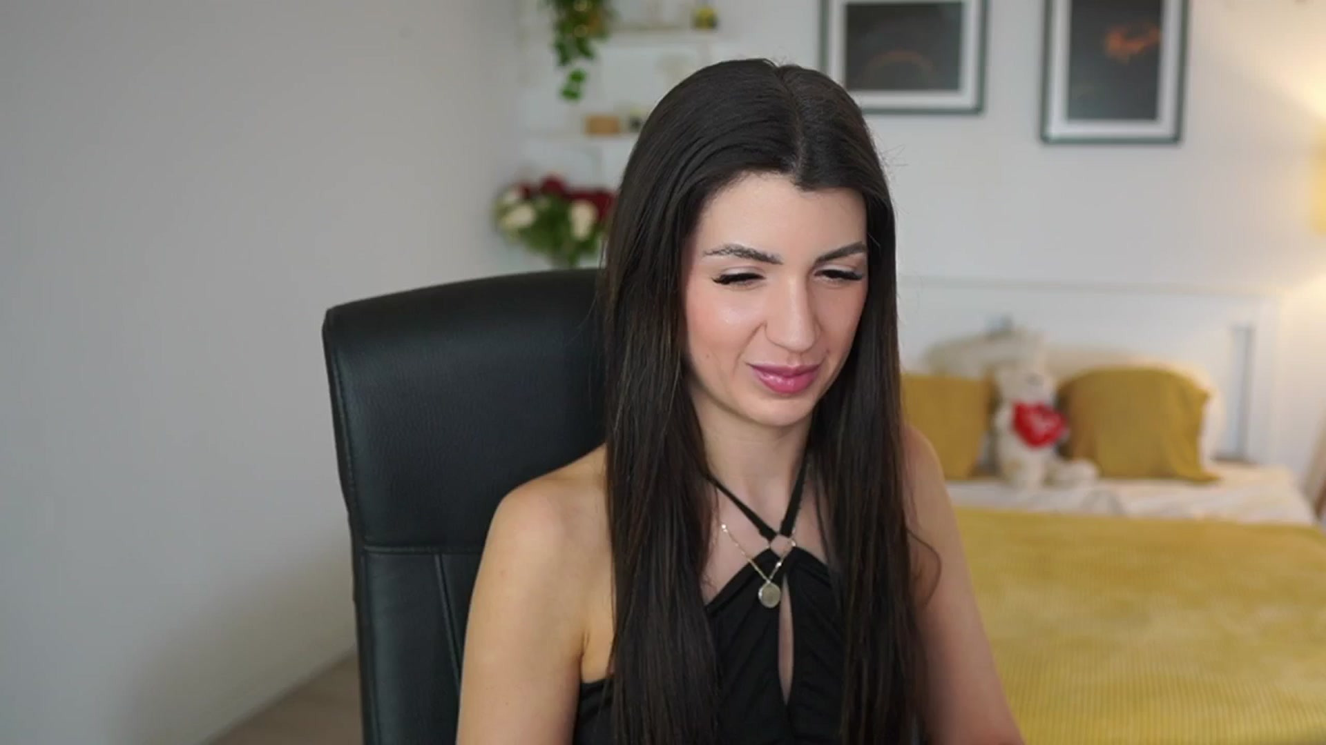 Gallery image thumbnail from Julia_Roca's myfreecams stream on, 05/06/2025, 19:31 image 2 of 20