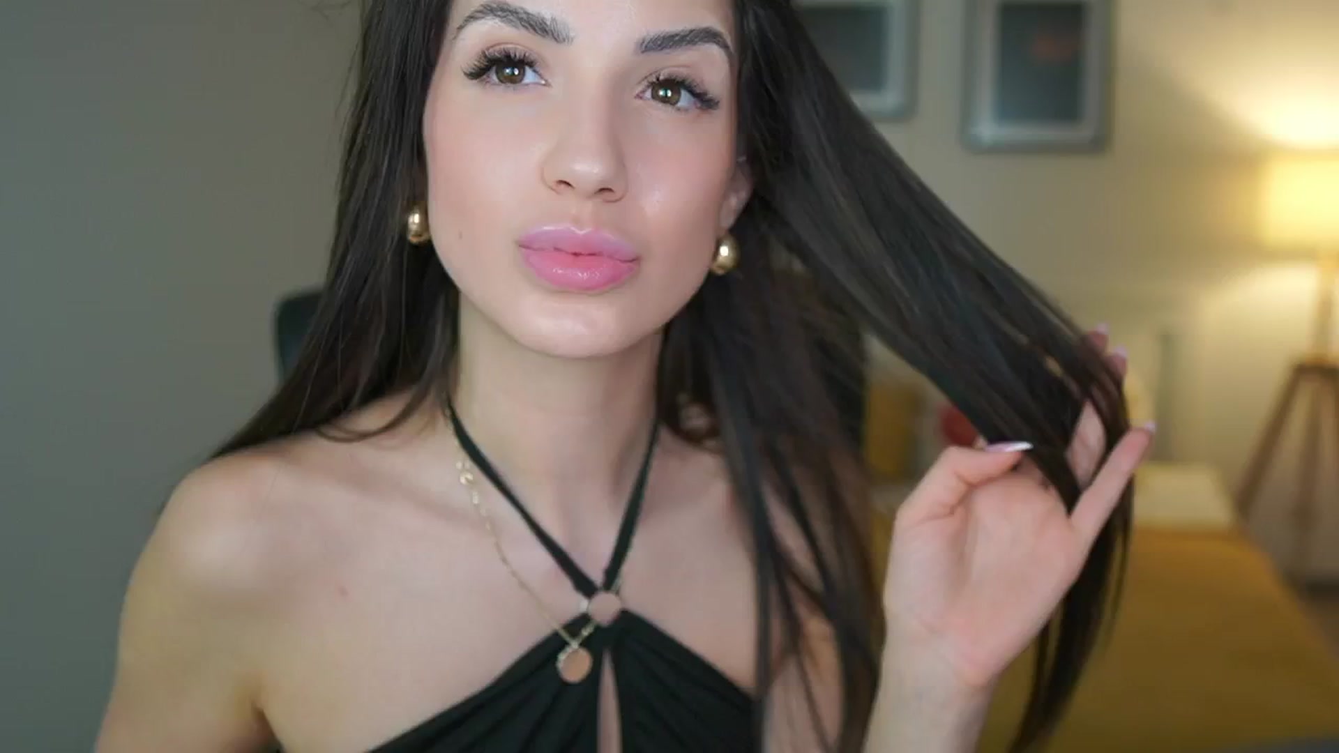 Gallery image thumbnail from Julia_Roca's myfreecams stream on, 05/06/2025, 19:31 image 10 of 20