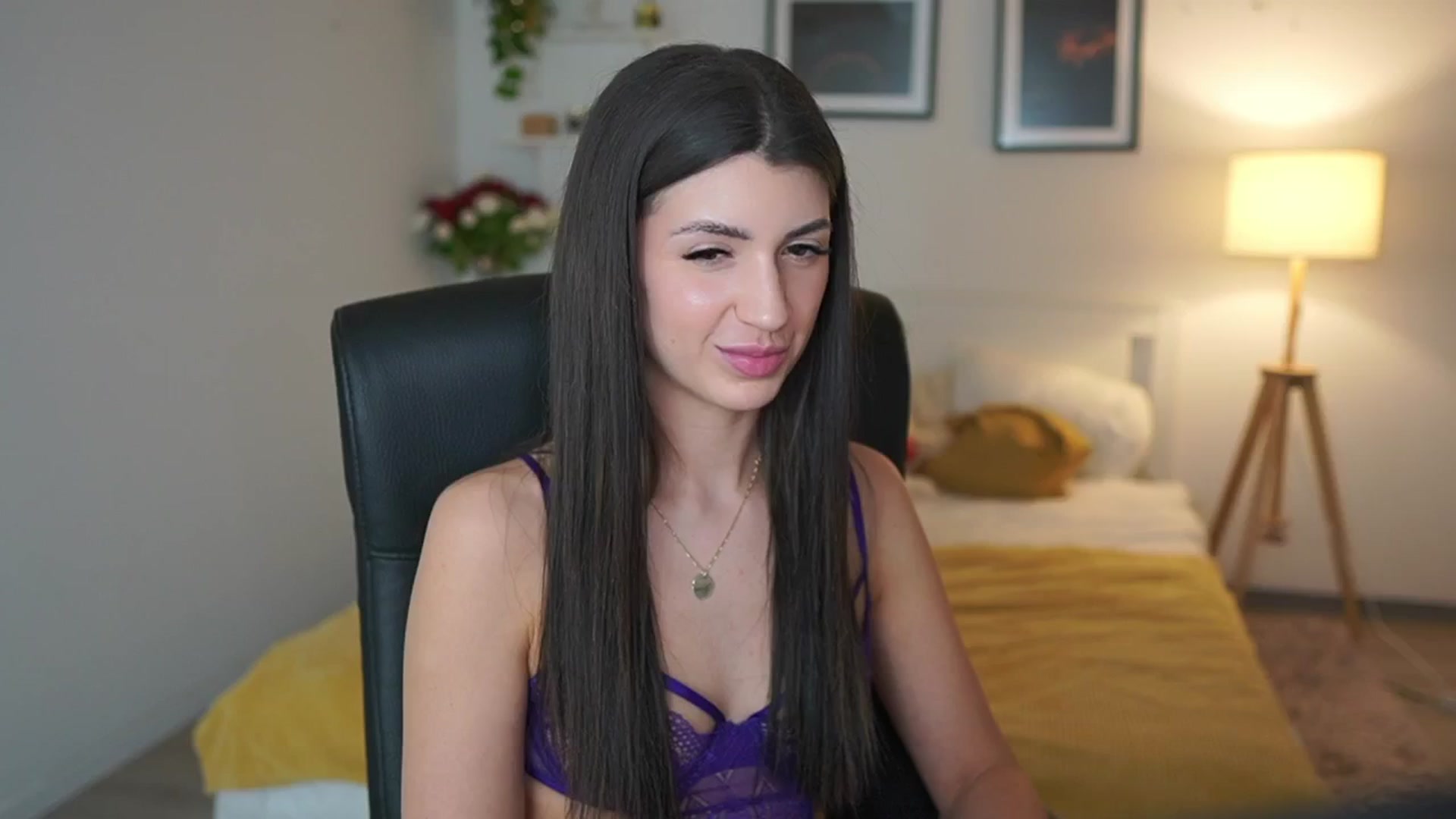 Gallery image thumbnail from Julia_Roca's myfreecams stream on, 05/07/2025, 19:57 image 13 of 20