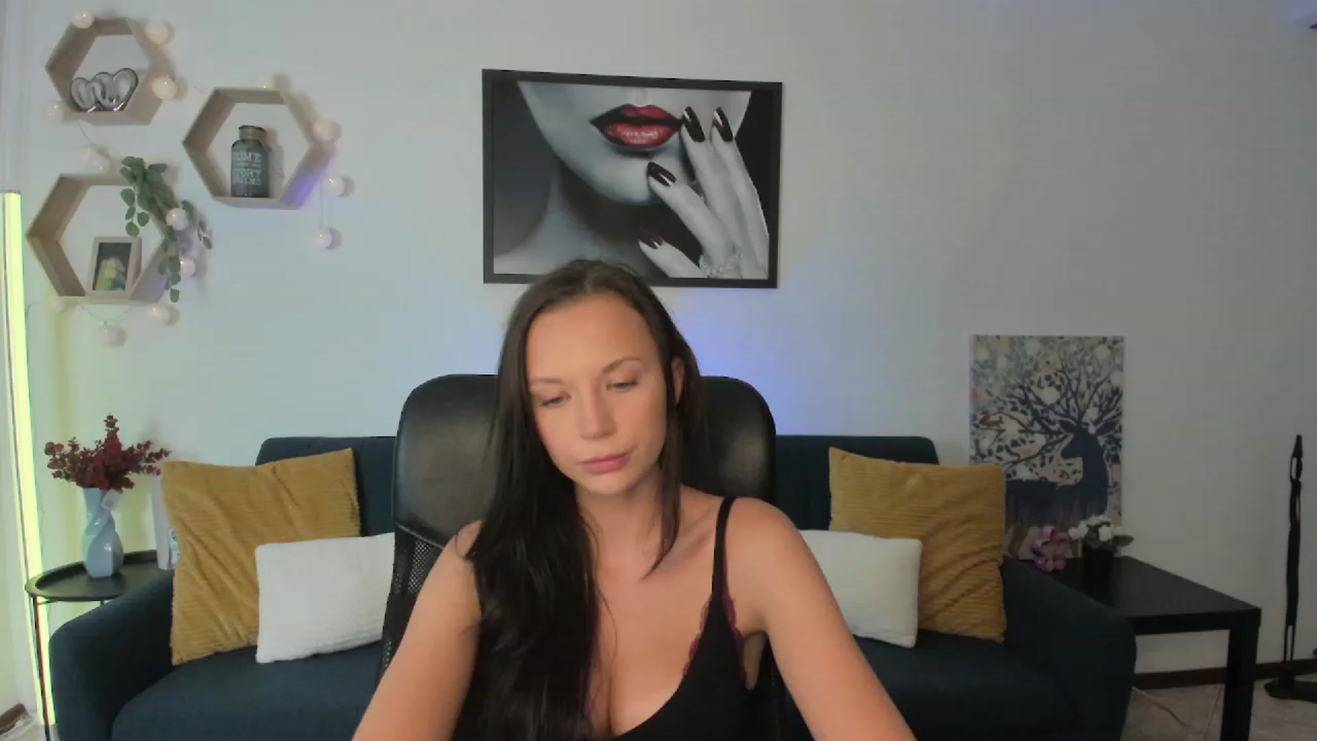 Gallery image thumbnail from Julia_W's myfreecams stream on, 08/14/2023, 18:20 image 17 of 20