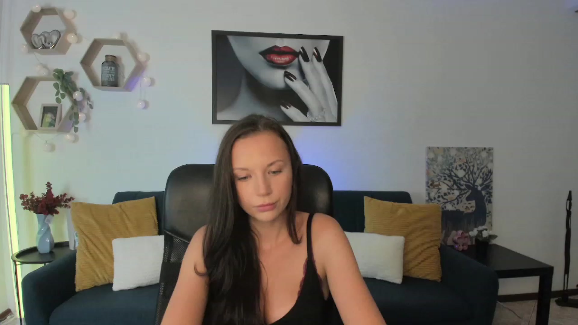 Gallery image thumbnail from Julia_W's myfreecams stream on, 08/14/2023, 18:20 image 20 of 20