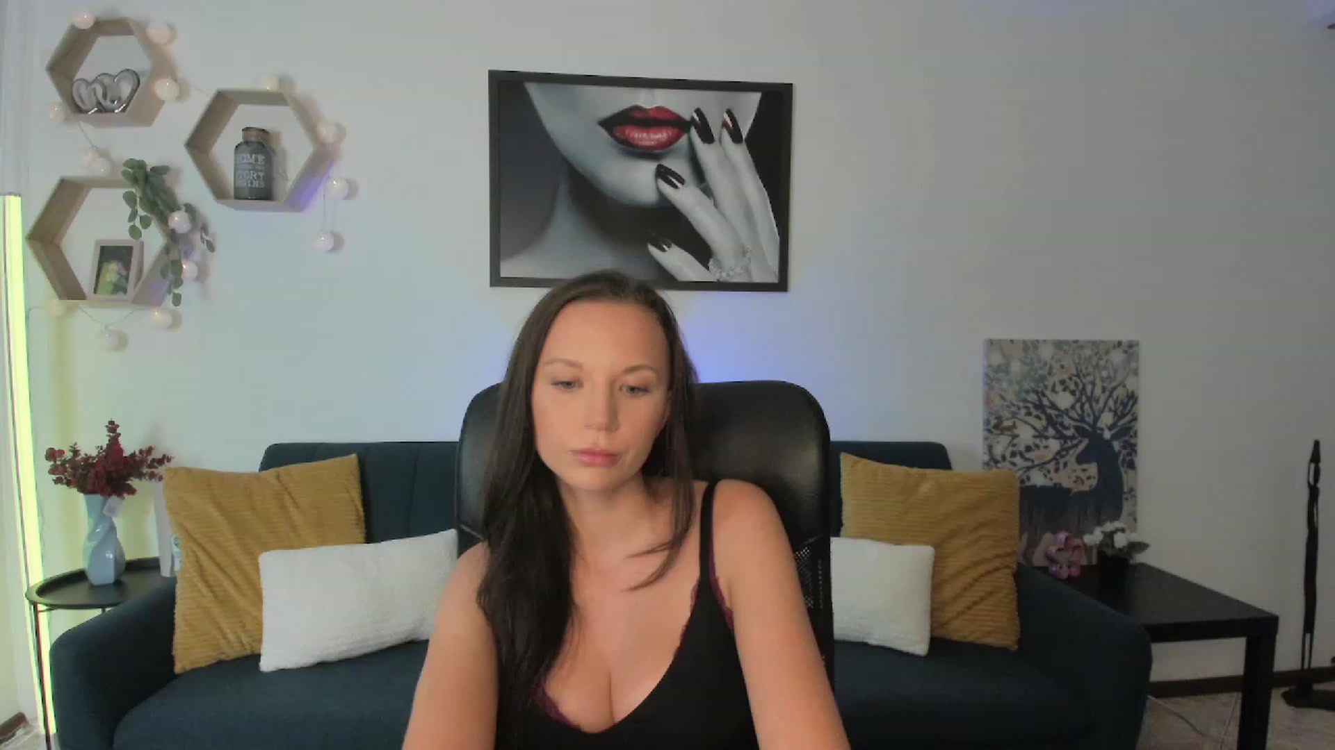 Gallery image thumbnail from Julia_W's myfreecams stream on, 08/14/2023, 18:20 image 11 of 20
