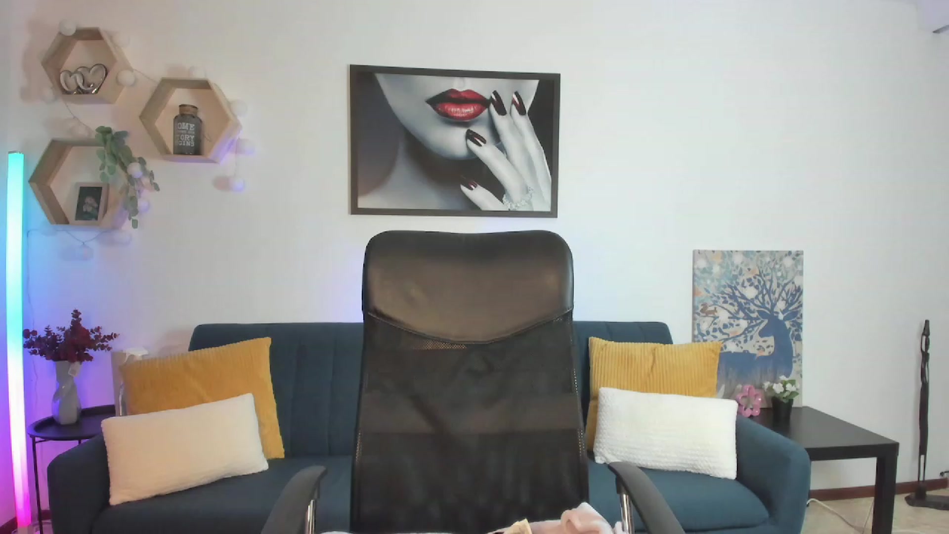 Gallery image thumbnail from Julia_W's myfreecams stream on, 08/21/2023, 20:05 image 15 of 20
