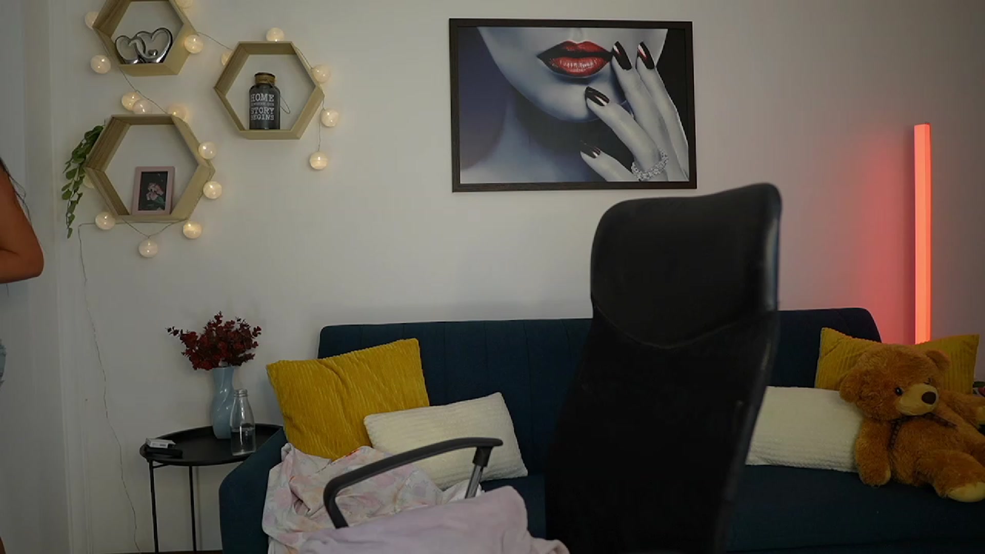 Gallery image thumbnail from Julia_W's myfreecams stream on, 09/12/2023, 22:28 image 19 of 20
