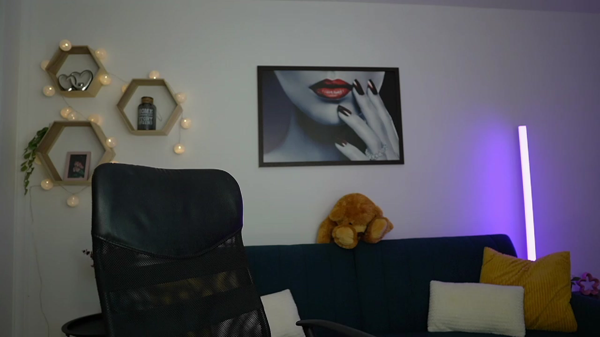 Gallery image thumbnail from Julia_W's myfreecams stream on, 09/13/2023, 23:06 image 14 of 20