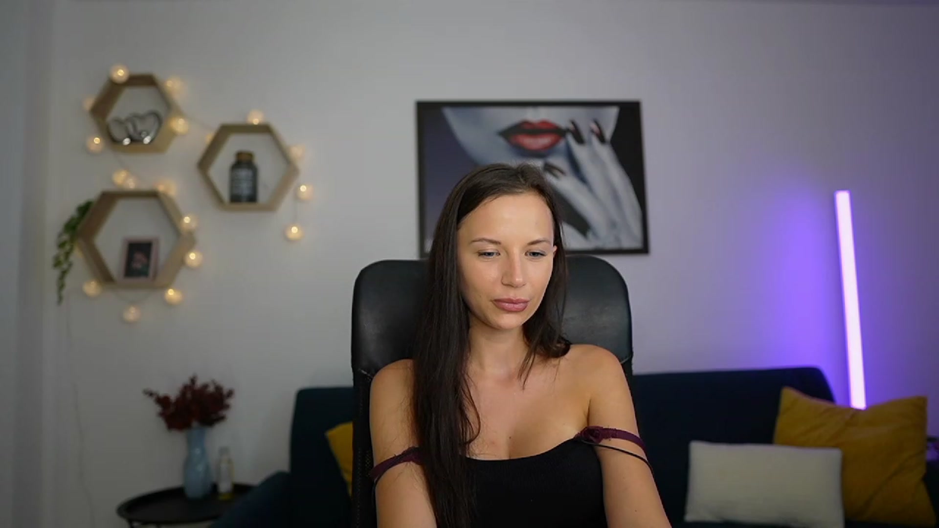 Gallery image thumbnail from Julia_W's myfreecams stream on, 09/14/2023, 20:19 image 18 of 20