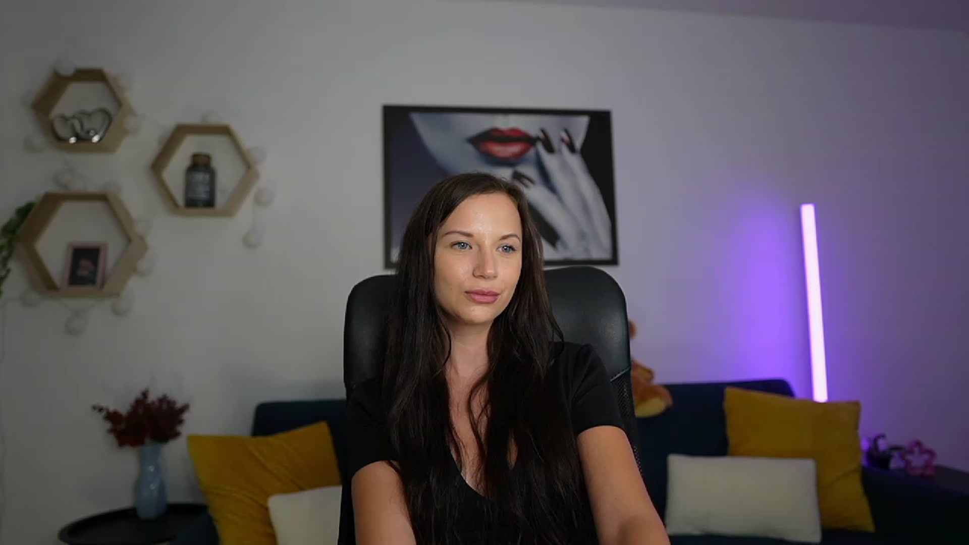 Gallery image thumbnail from Julia_W's myfreecams stream on, 09/20/2023, 21:34 image 3 of 20