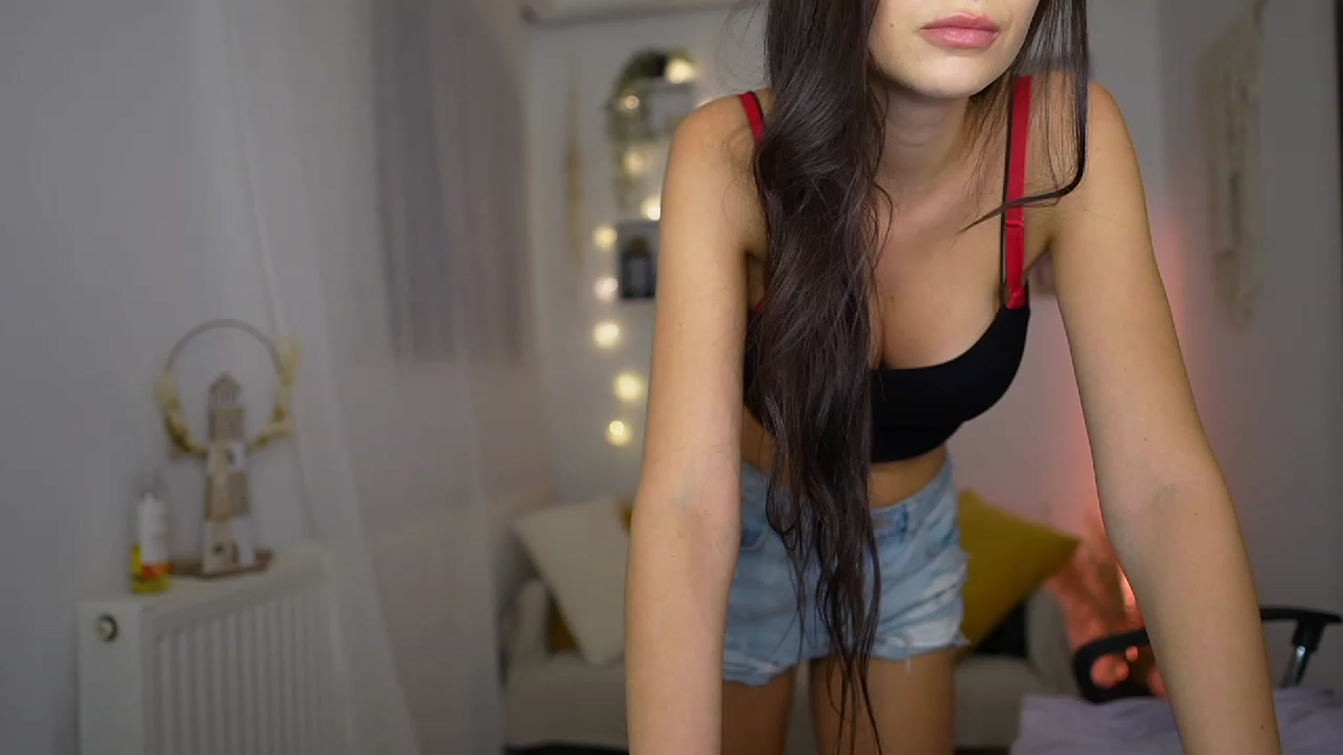 Gallery image thumbnail from Julia_W's myfreecams stream on, 10/05/2023, 19:29 image 8 of 20