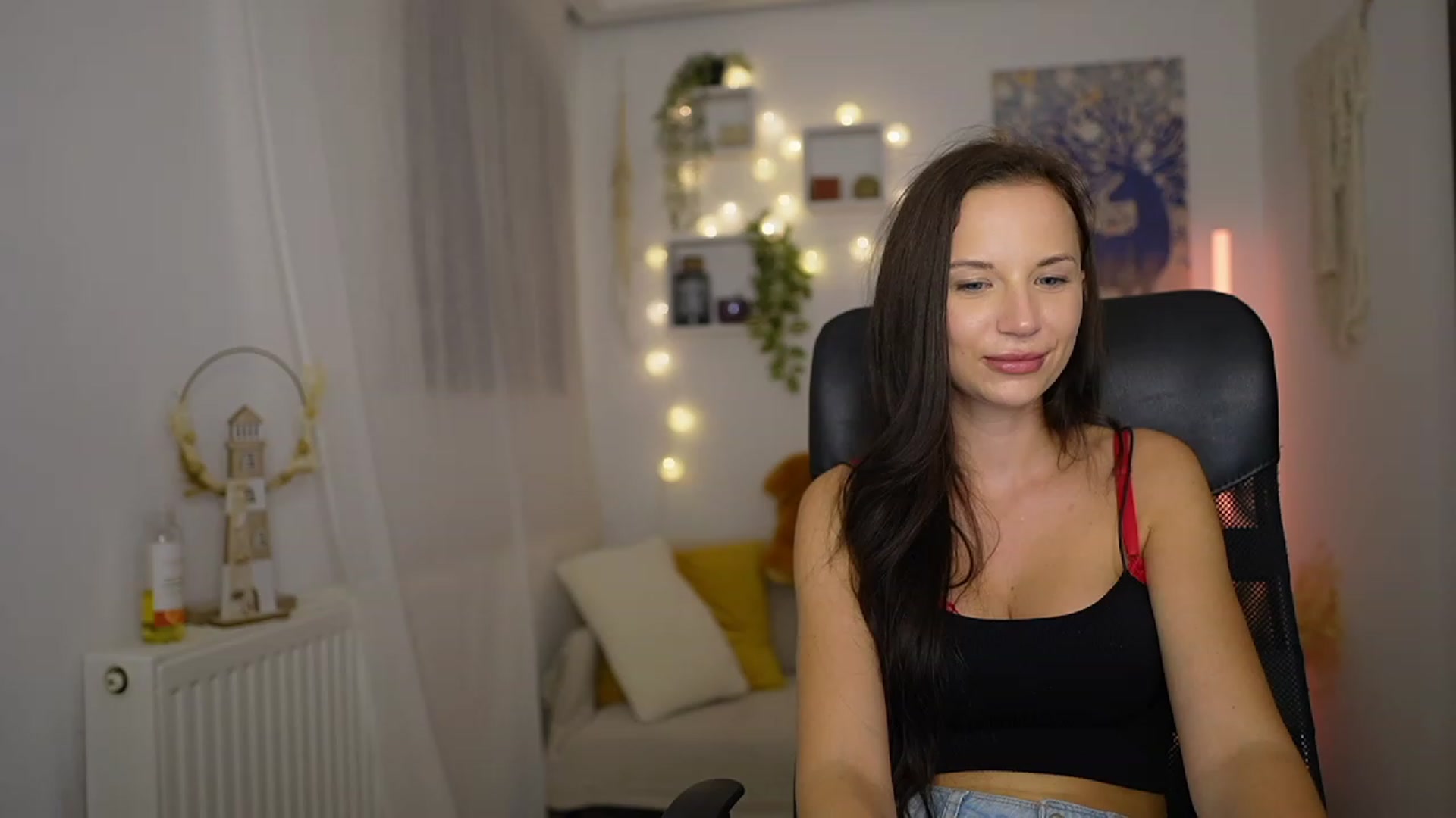 Gallery image thumbnail from Julia_W's myfreecams stream on, 10/05/2023, 19:29 image 13 of 20