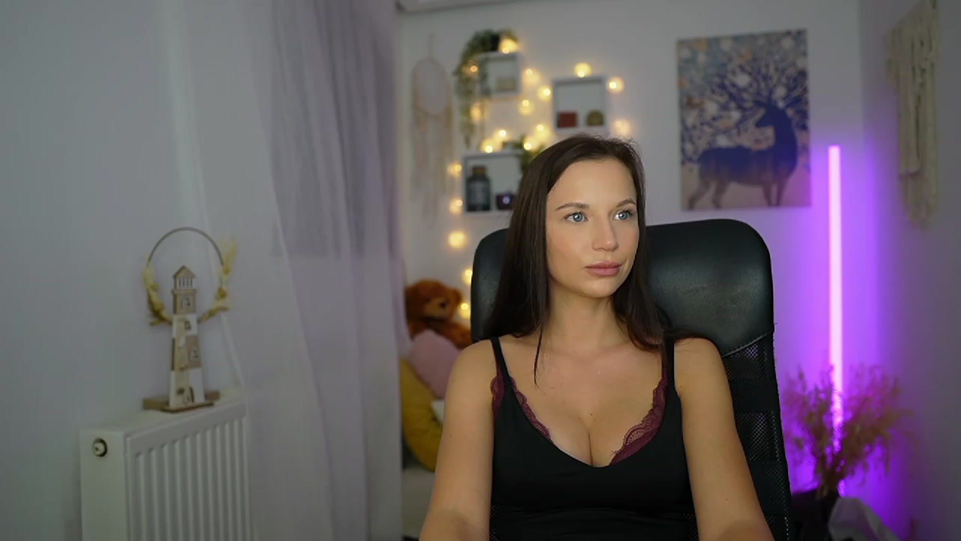 Gallery image thumbnail from Julia_W's myfreecams stream on, 10/22/2023, 19:28 image 4 of 20