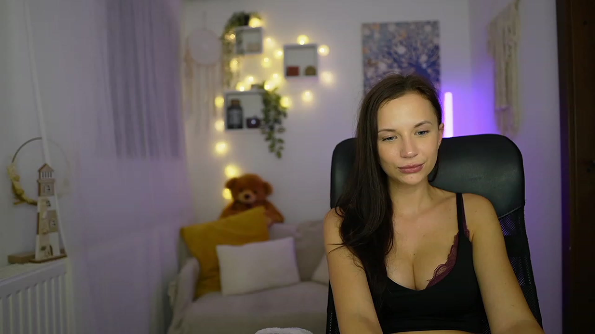 Gallery image thumbnail from Julia_W's myfreecams stream on, 10/30/2023, 22:39 image 10 of 20