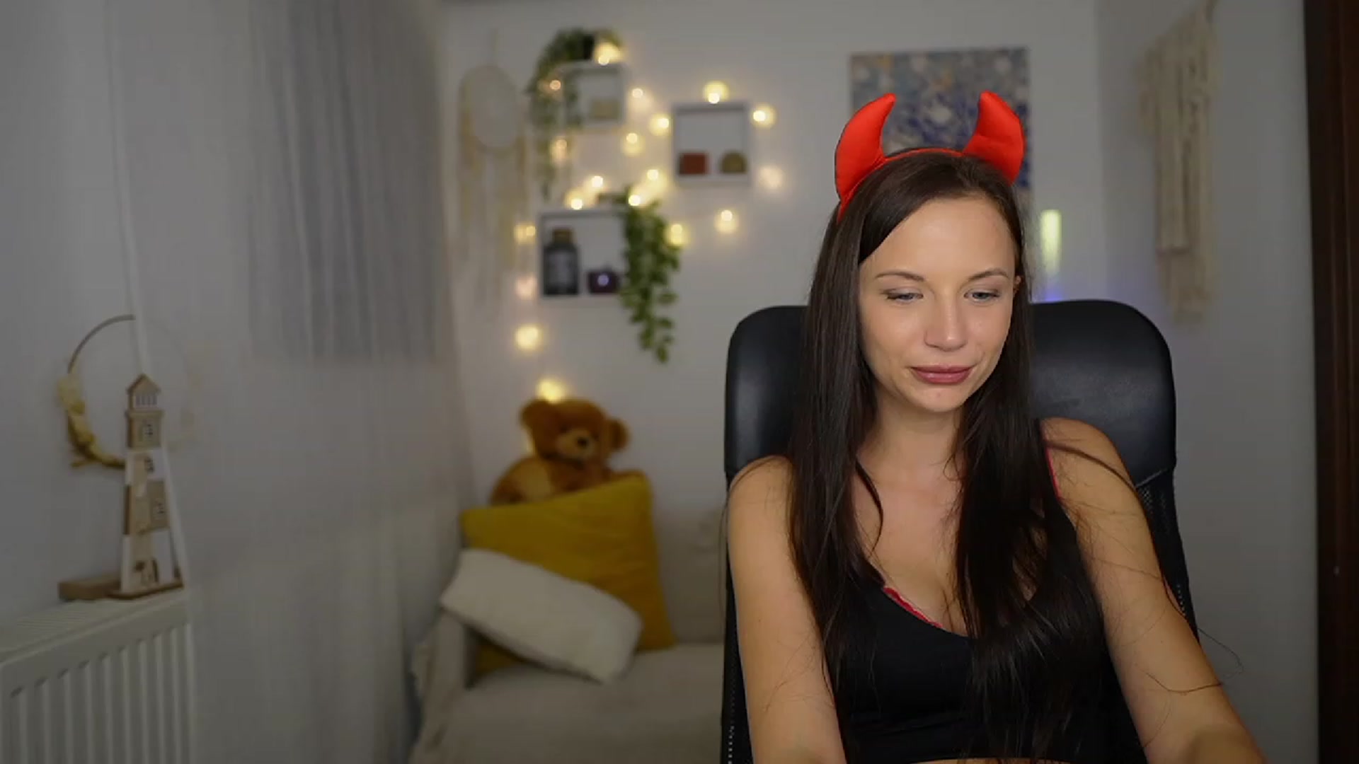 Gallery image thumbnail from Julia_W's myfreecams stream on, 10/31/2023, 21:02 image 10 of 20