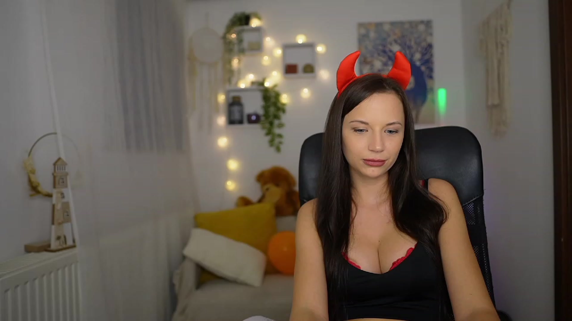 Gallery image thumbnail from Julia_W's myfreecams stream on, 10/31/2023, 21:02 image 1 of 20