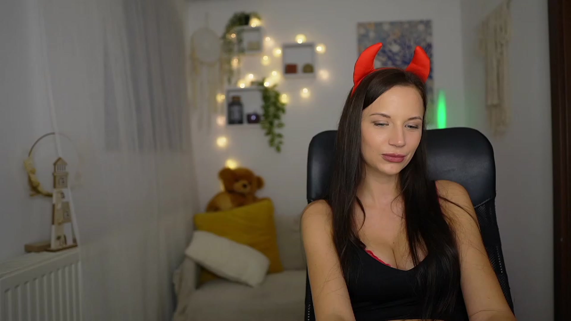 Gallery image thumbnail from Julia_W's myfreecams stream on, 10/31/2023, 21:02 image 12 of 20