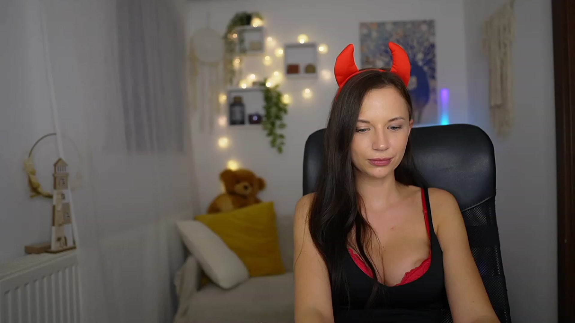 Gallery image thumbnail from Julia_W's myfreecams stream on, 10/31/2023, 23:44 image 19 of 20