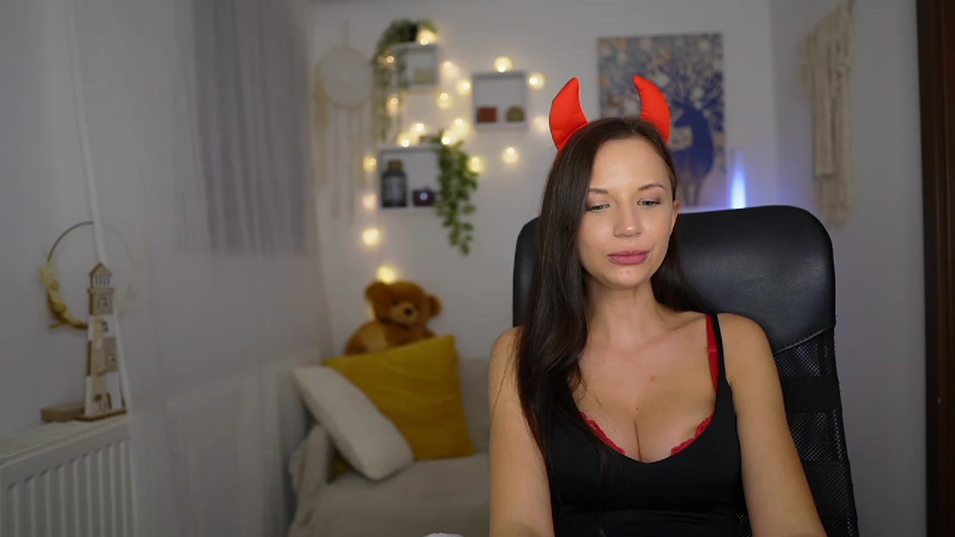 Gallery image thumbnail from Julia_W's myfreecams stream on, 10/31/2023, 23:44 image 20 of 20