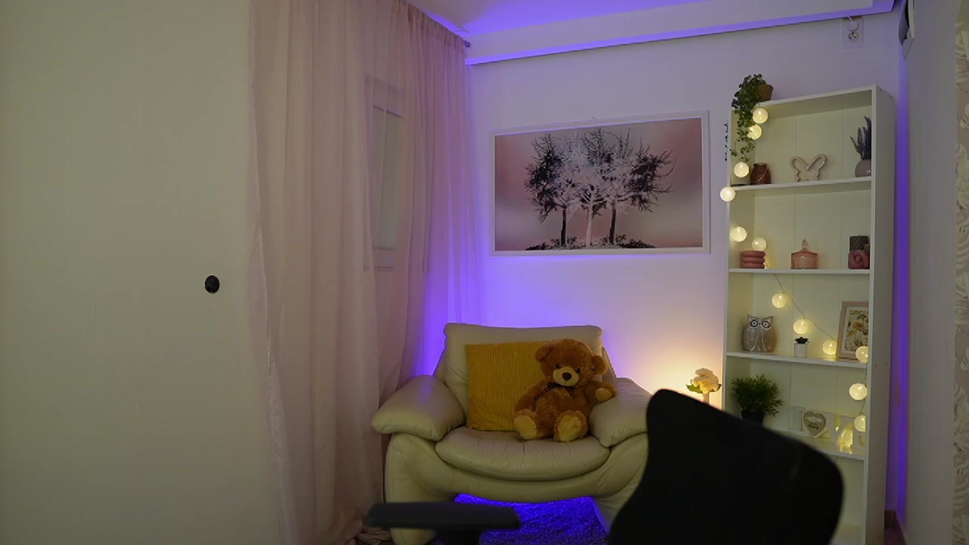 Gallery image thumbnail from Julia_W's myfreecams stream on, 11/13/2023, 16:18 image 2 of 20
