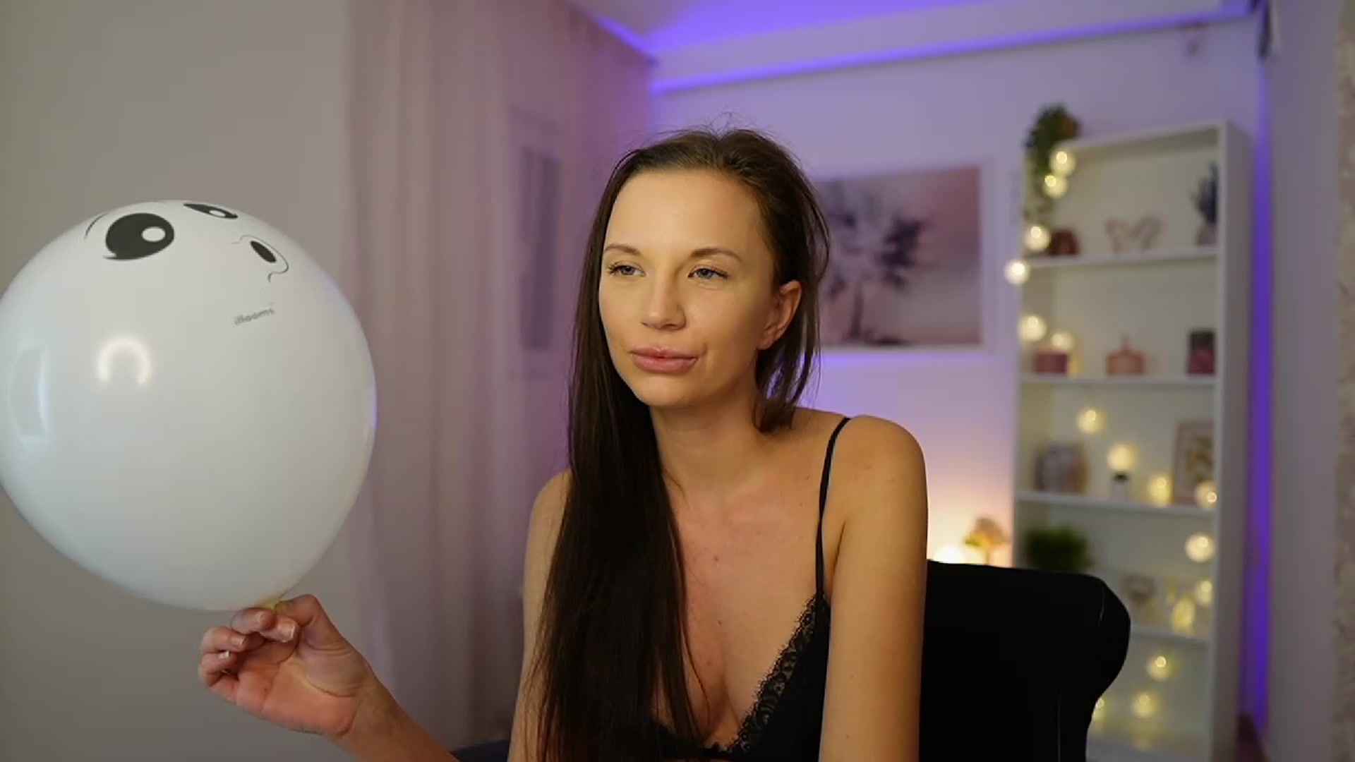Gallery image thumbnail from Julia_W's myfreecams stream on, 11/13/2023, 16:18 image 12 of 20