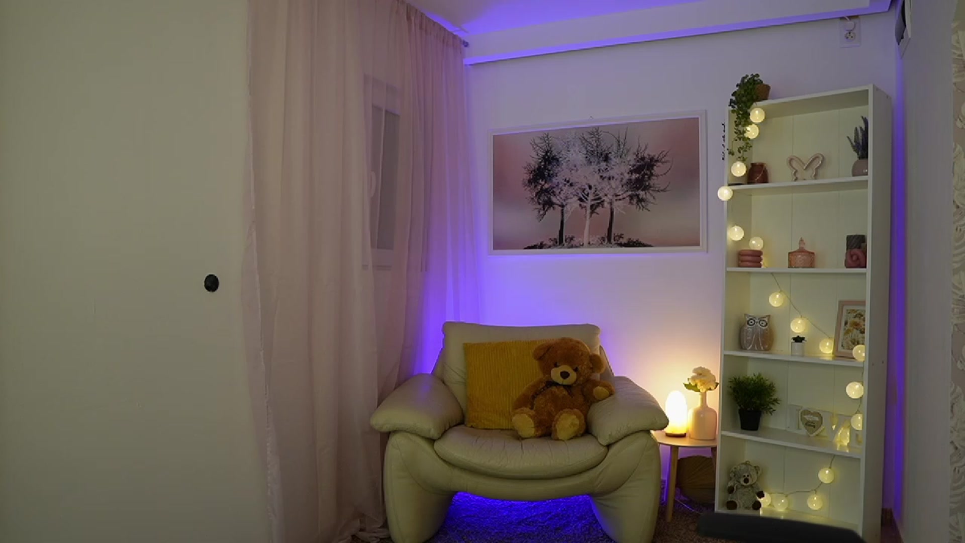 Gallery image thumbnail from Julia_W's myfreecams stream on, 11/13/2023, 19:01 image 10 of 20