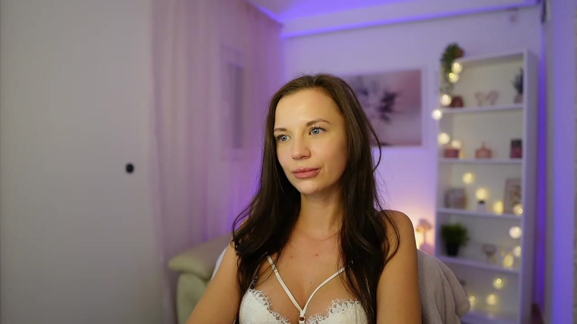 Gallery image thumbnail from Julia_W's myfreecams stream on, 11/15/2023, 19:08 image 18 of 20