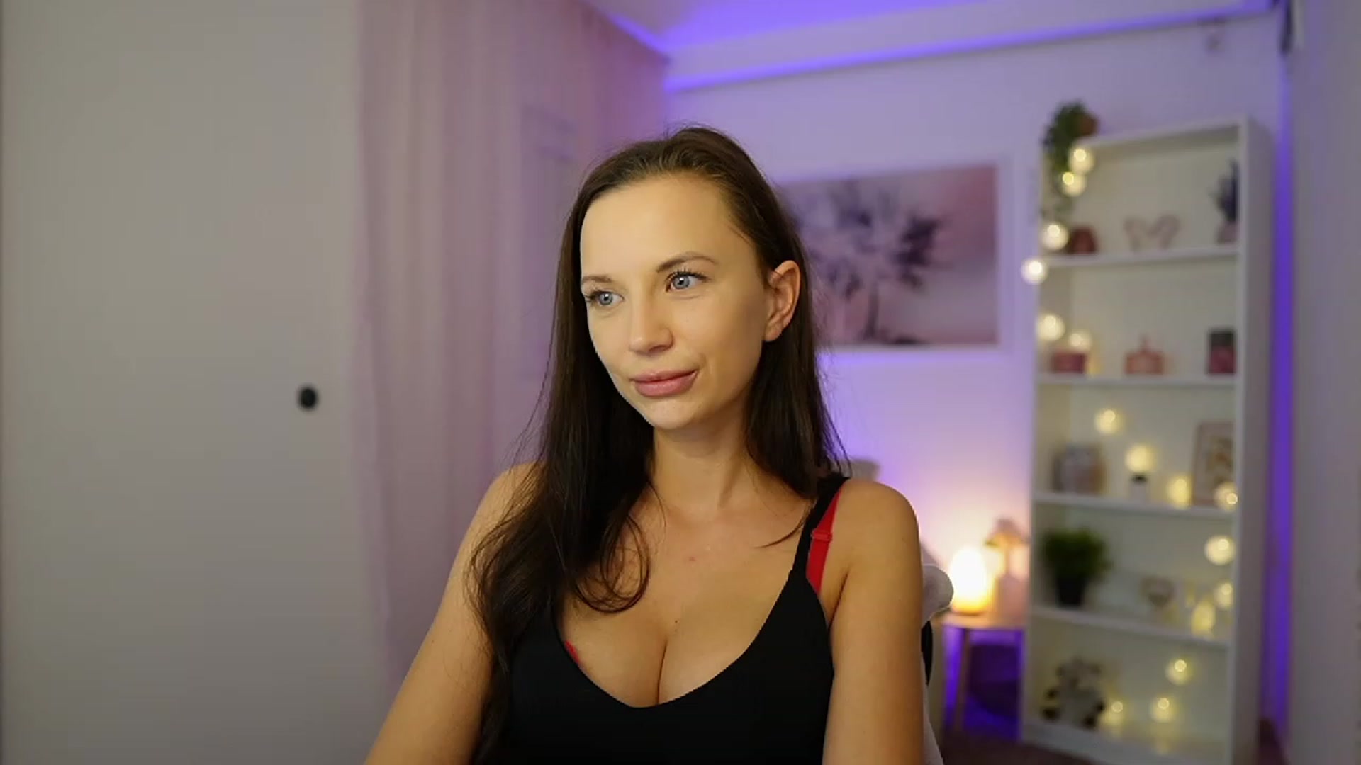 Gallery image thumbnail from Julia_W's myfreecams stream on, 11/16/2023, 16:03 image 1 of 20