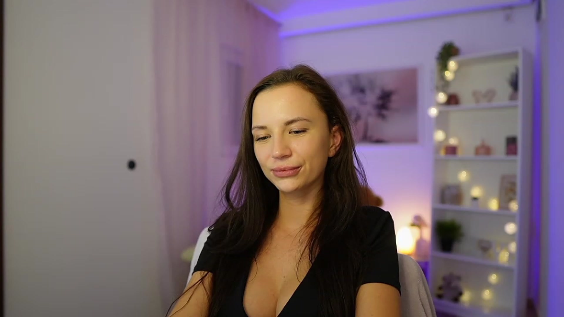 Gallery image thumbnail from Julia_W's myfreecams stream on, 11/20/2023, 18:56 image 3 of 20