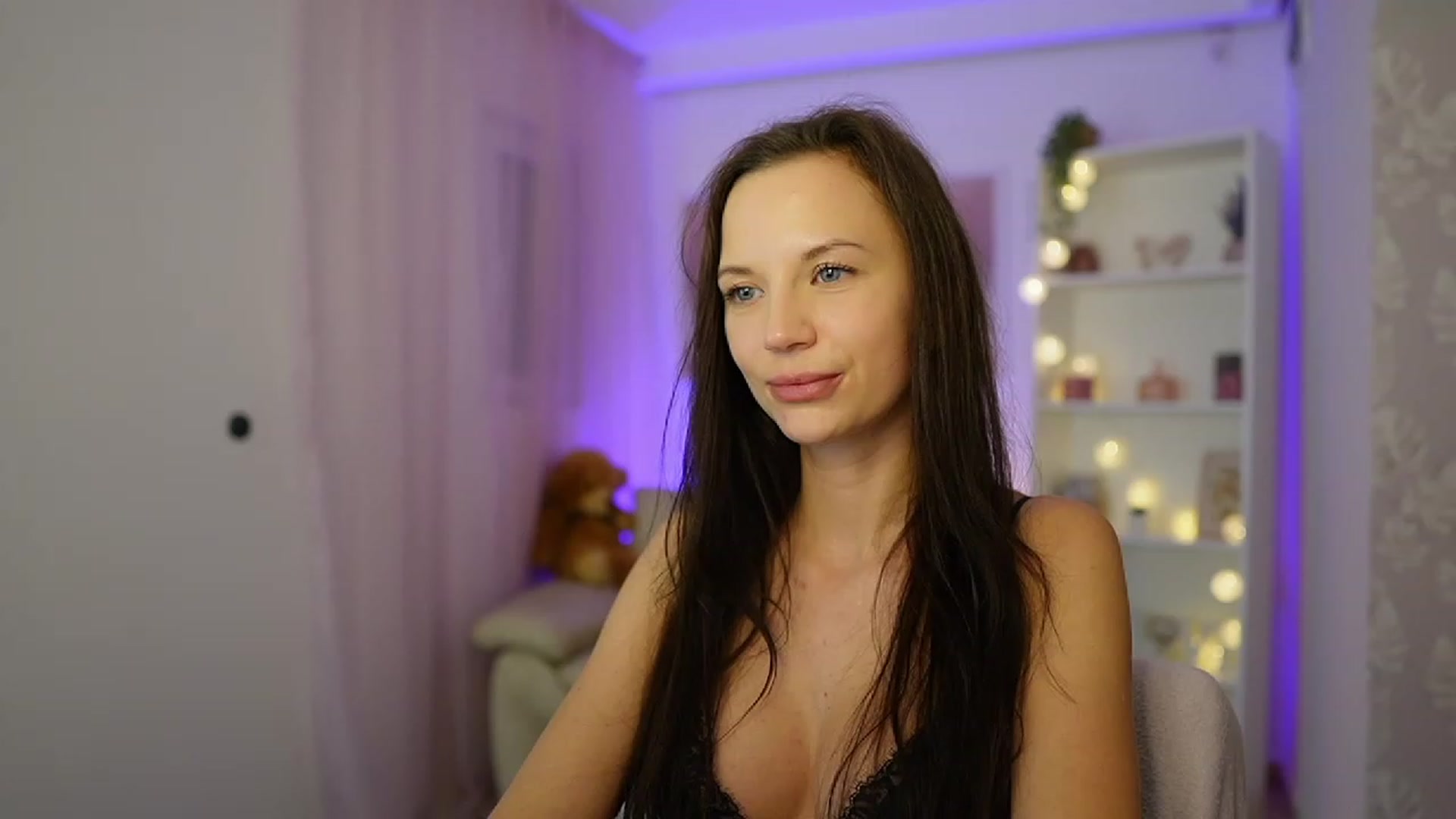 Gallery image thumbnail from Julia_W's myfreecams stream on, 11/27/2023, 18:19 image 10 of 20