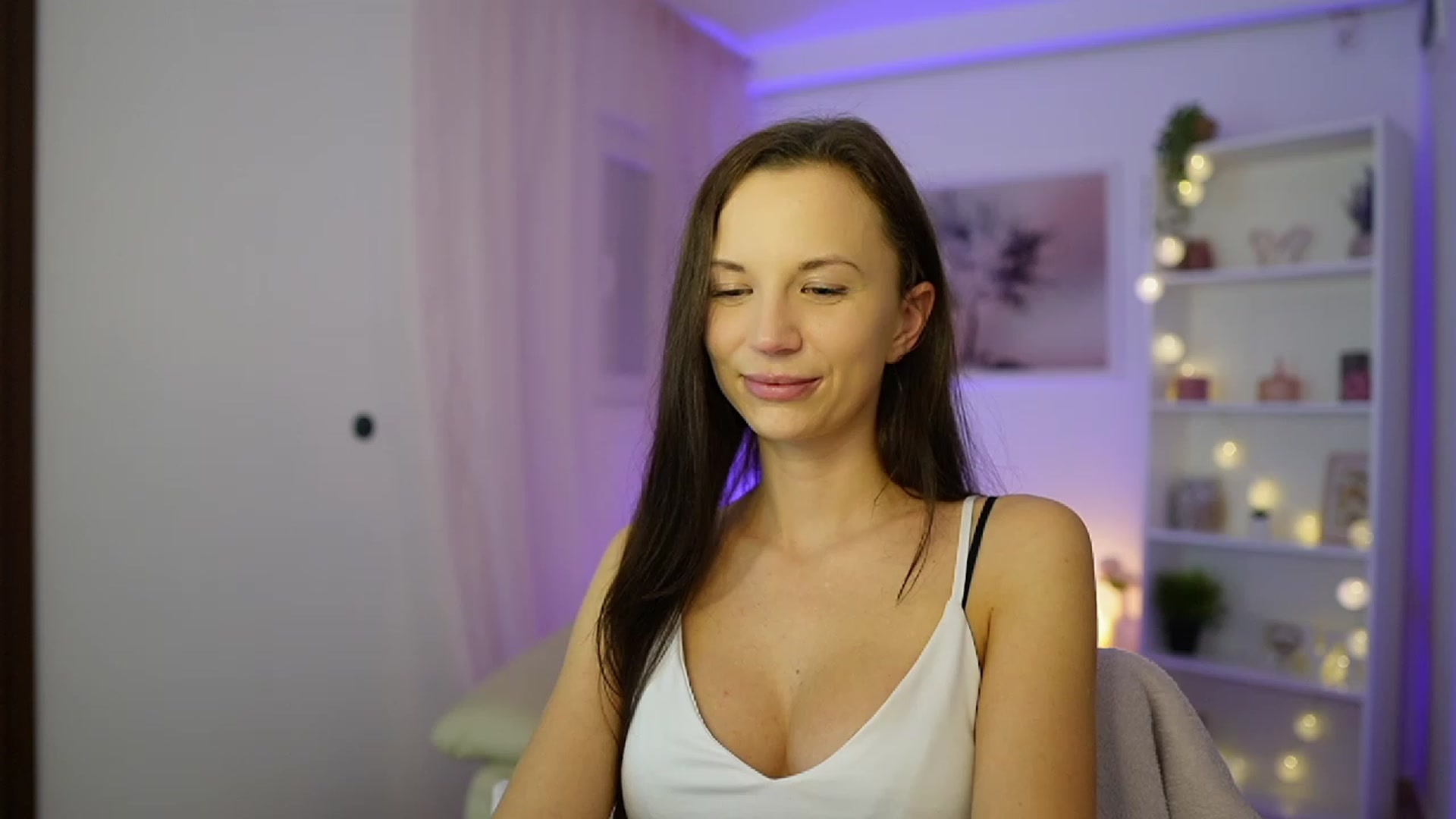 Gallery image thumbnail from Julia_W's myfreecams stream on, 12/04/2023, 16:01 image 3 of 20