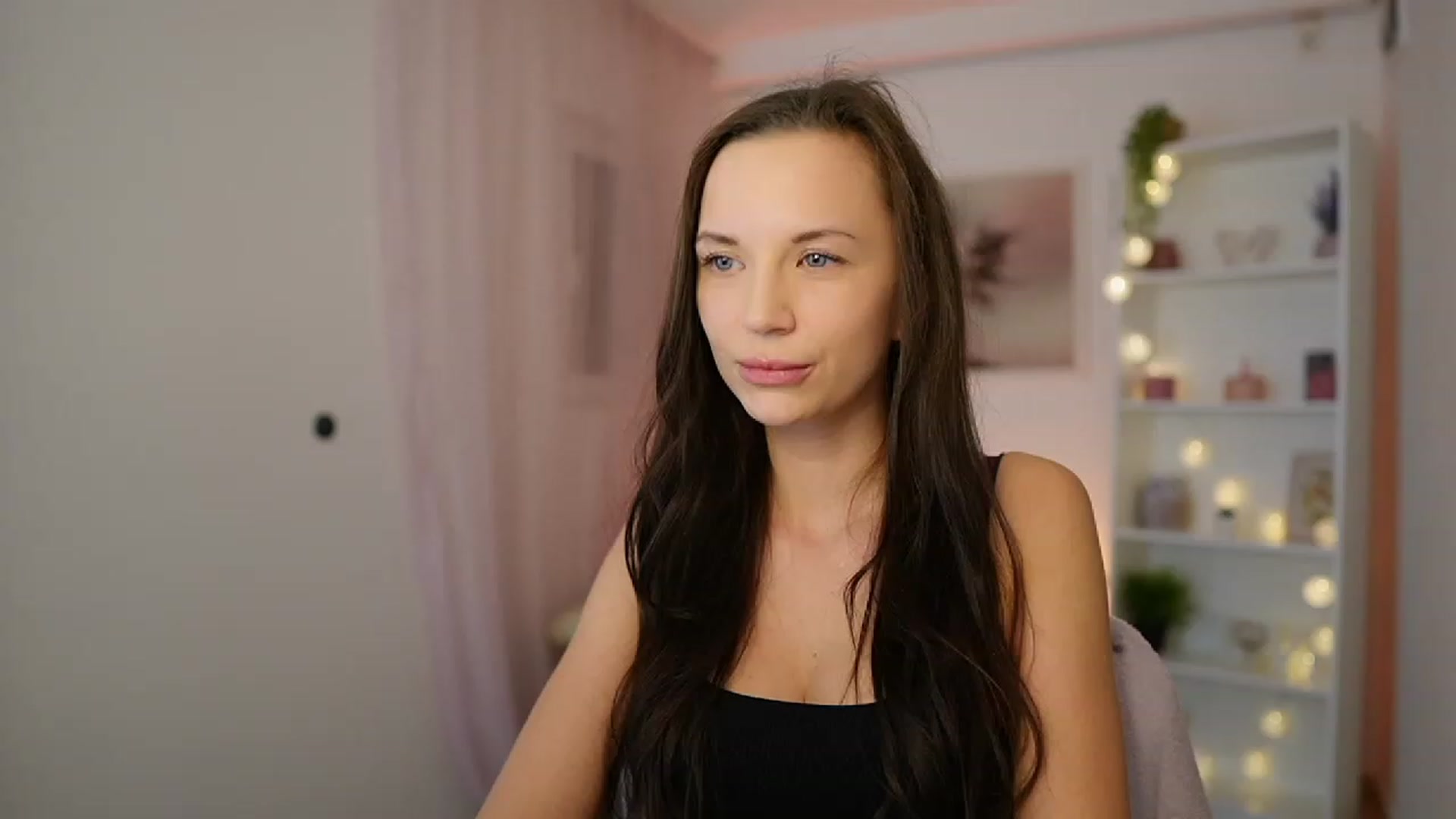 Gallery image thumbnail from Julia_W's myfreecams stream on, 12/06/2023, 15:00 image 10 of 20