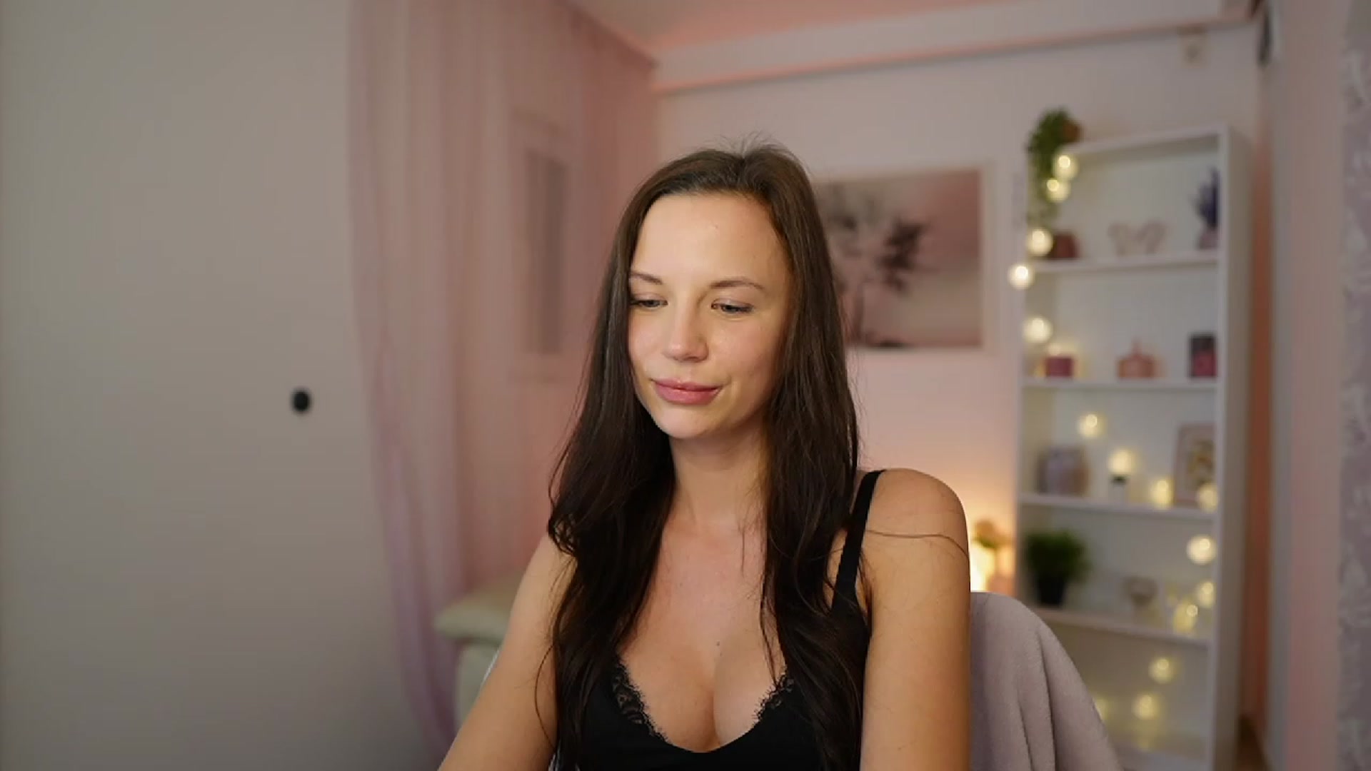 Gallery image thumbnail from Julia_W's myfreecams stream on, 12/08/2023, 16:44 image 5 of 20