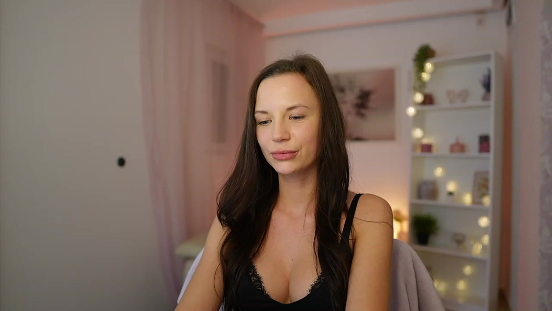 Gallery image thumbnail from Julia_W's myfreecams stream on, 12/08/2023, 16:44 image 7 of 20