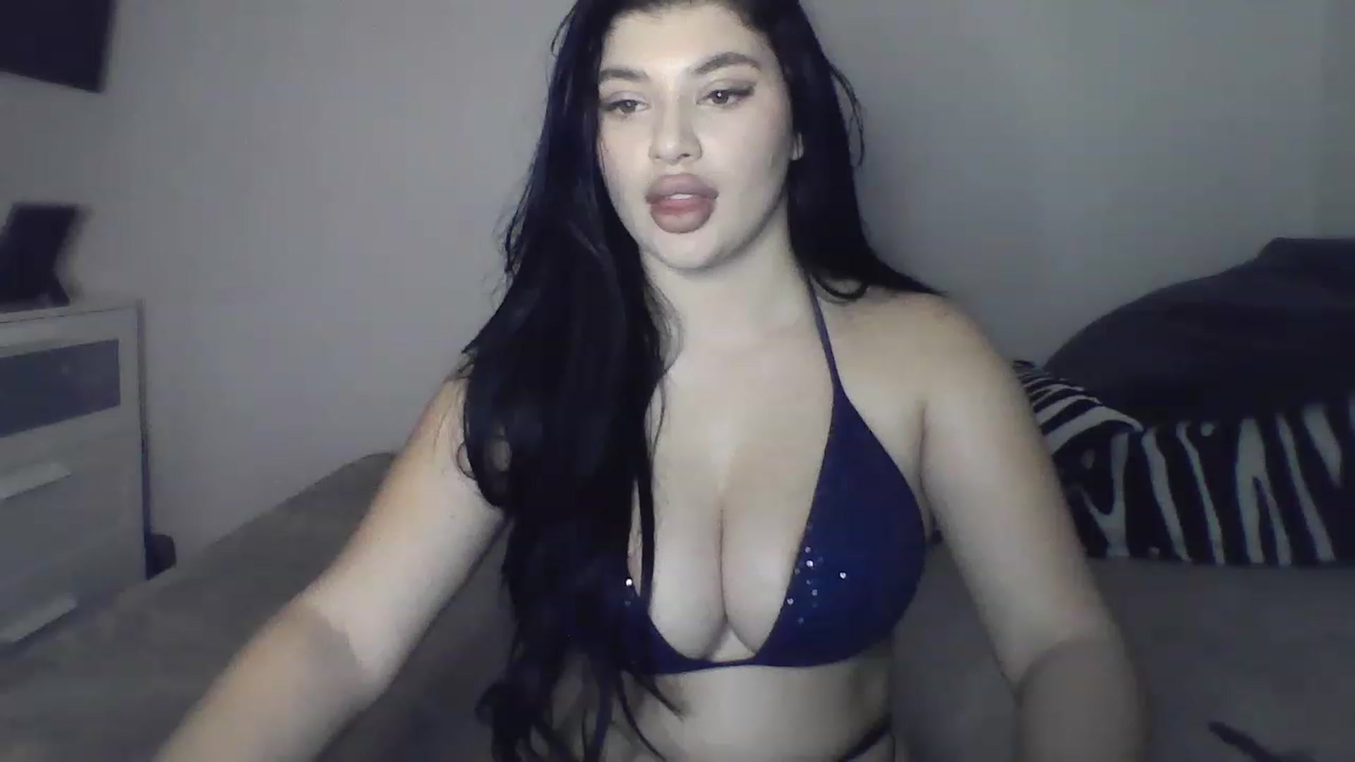 Gallery image thumbnail from Julia____'s myfreecams stream on, 12/07/2022, 20:29 image 19 of 20