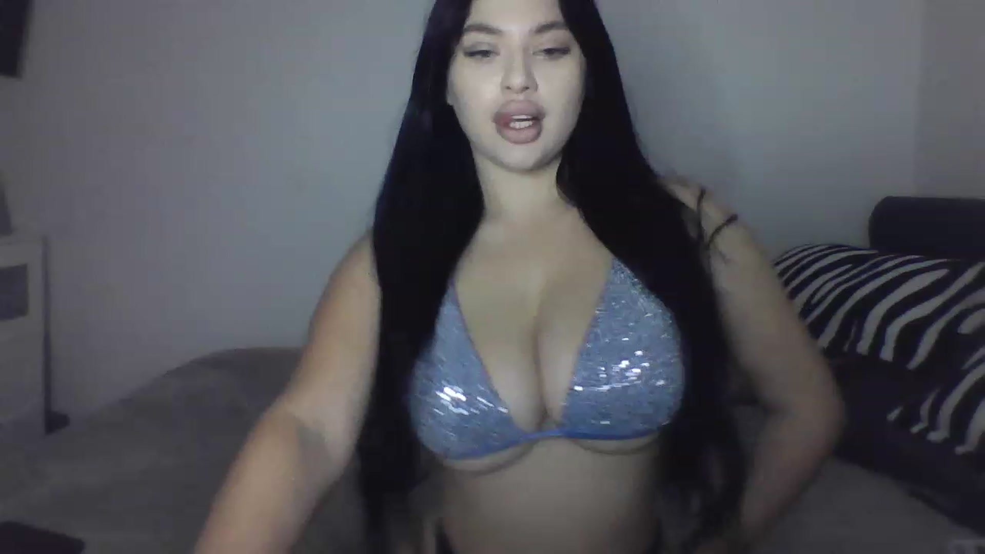 Gallery image thumbnail from Julia____'s myfreecams stream on, 12/09/2022, 24:42 image 11 of 20