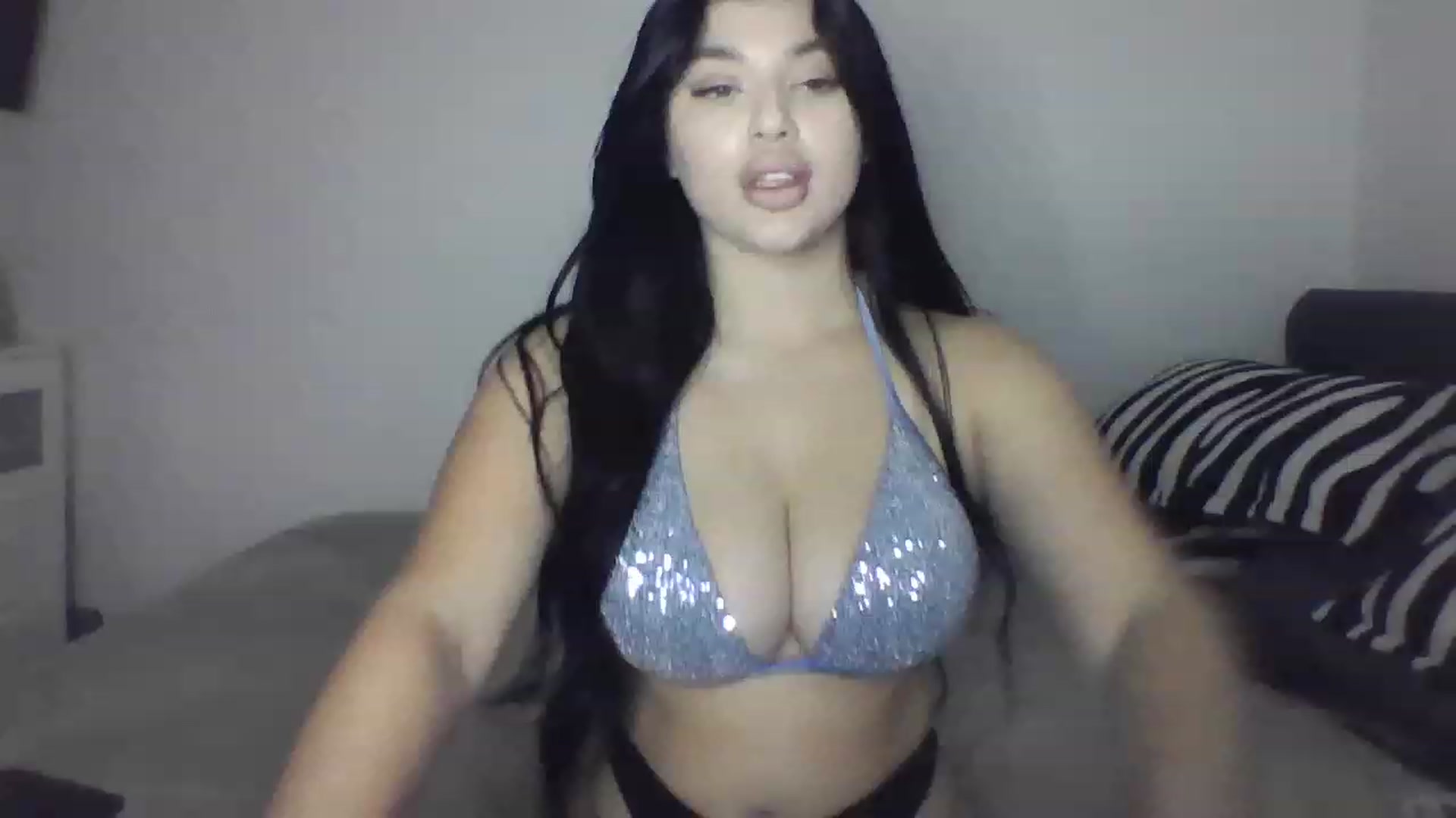 Gallery image thumbnail from Julia____'s myfreecams stream on, 12/09/2022, 24:42 image 6 of 20