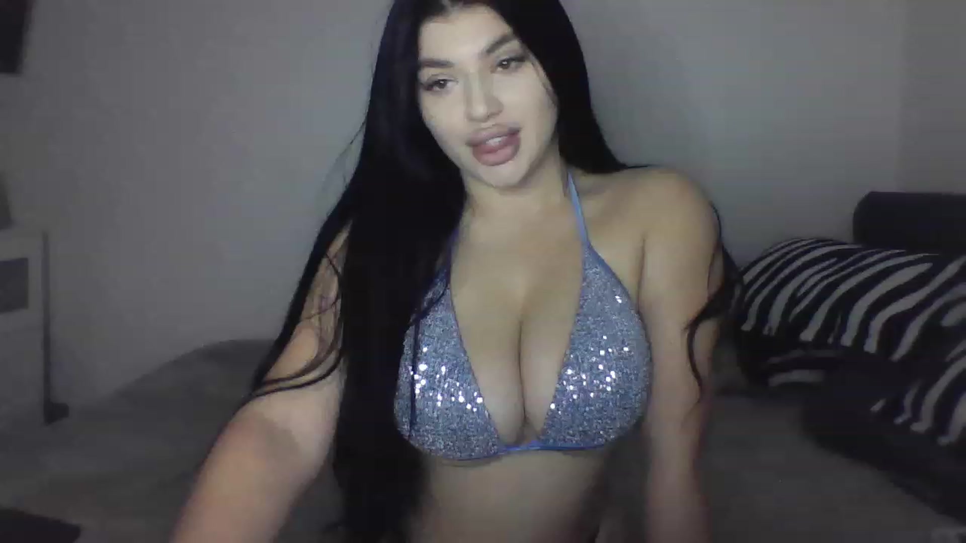 Gallery image thumbnail from Julia____'s myfreecams stream on, 12/09/2022, 24:42 image 5 of 20