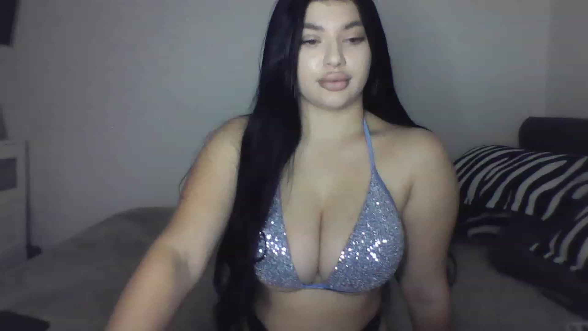 Gallery image thumbnail from Julia____'s myfreecams stream on, 12/09/2022, 24:42 image 8 of 20