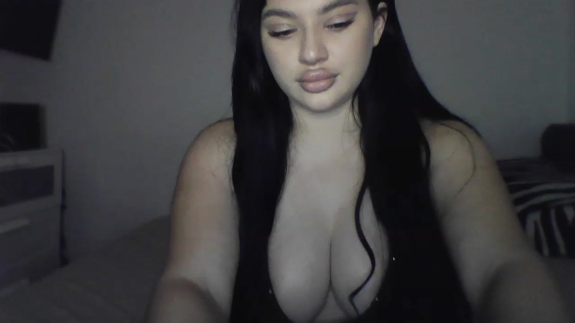 Gallery image thumbnail from Julia____'s myfreecams stream on, 12/15/2022, 22:24 image 9 of 20