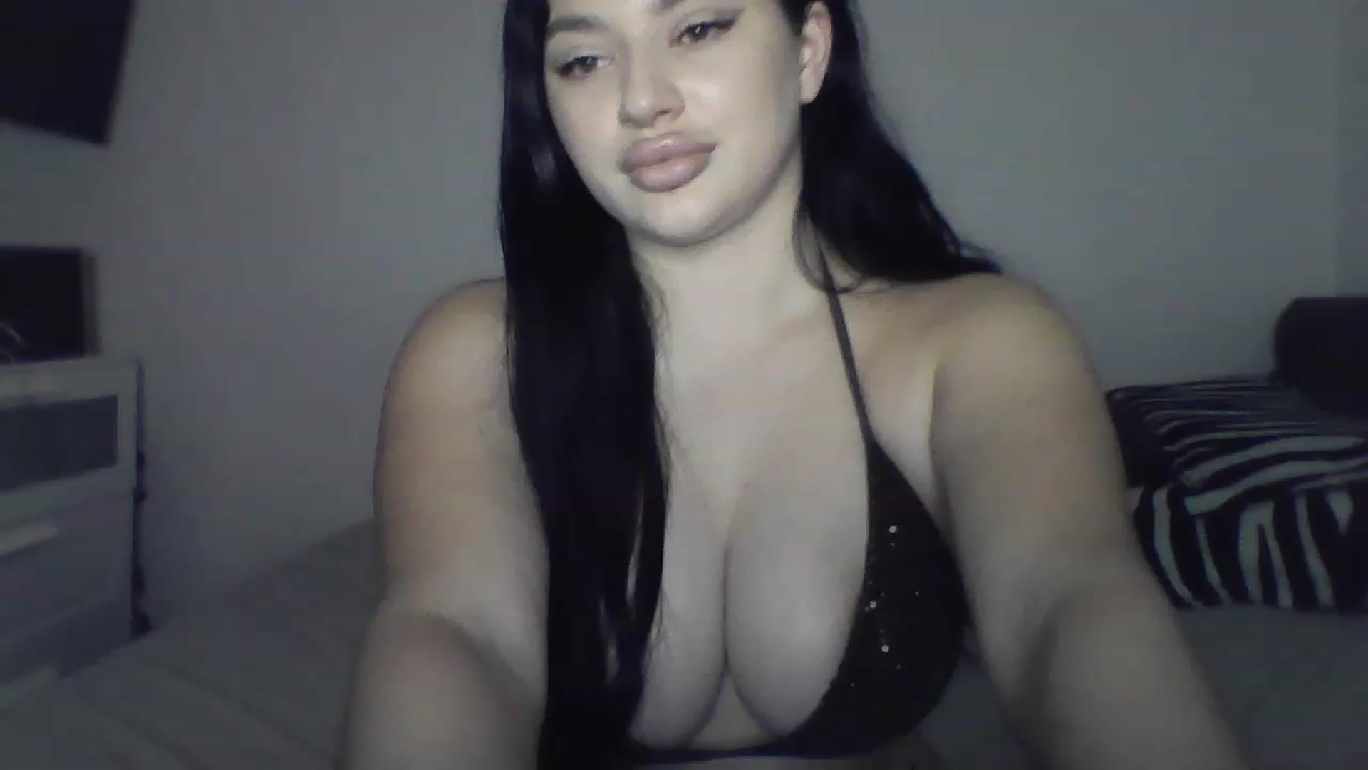 Gallery image thumbnail from Julia____'s myfreecams stream on, 12/15/2022, 22:24 image 15 of 20