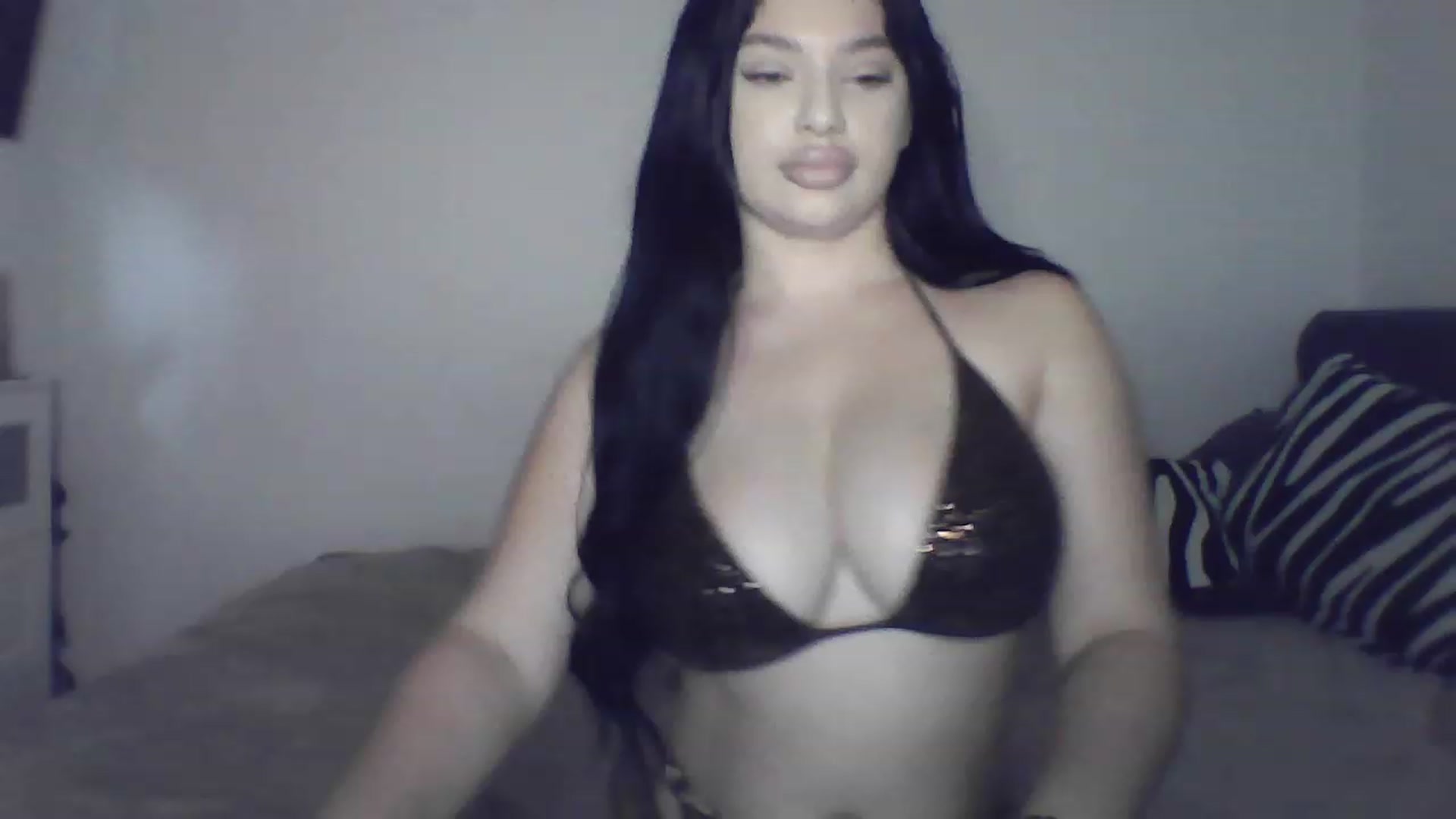 Gallery image thumbnail from Julia____'s myfreecams stream on, 12/17/2022, 07:44 image 1 of 20