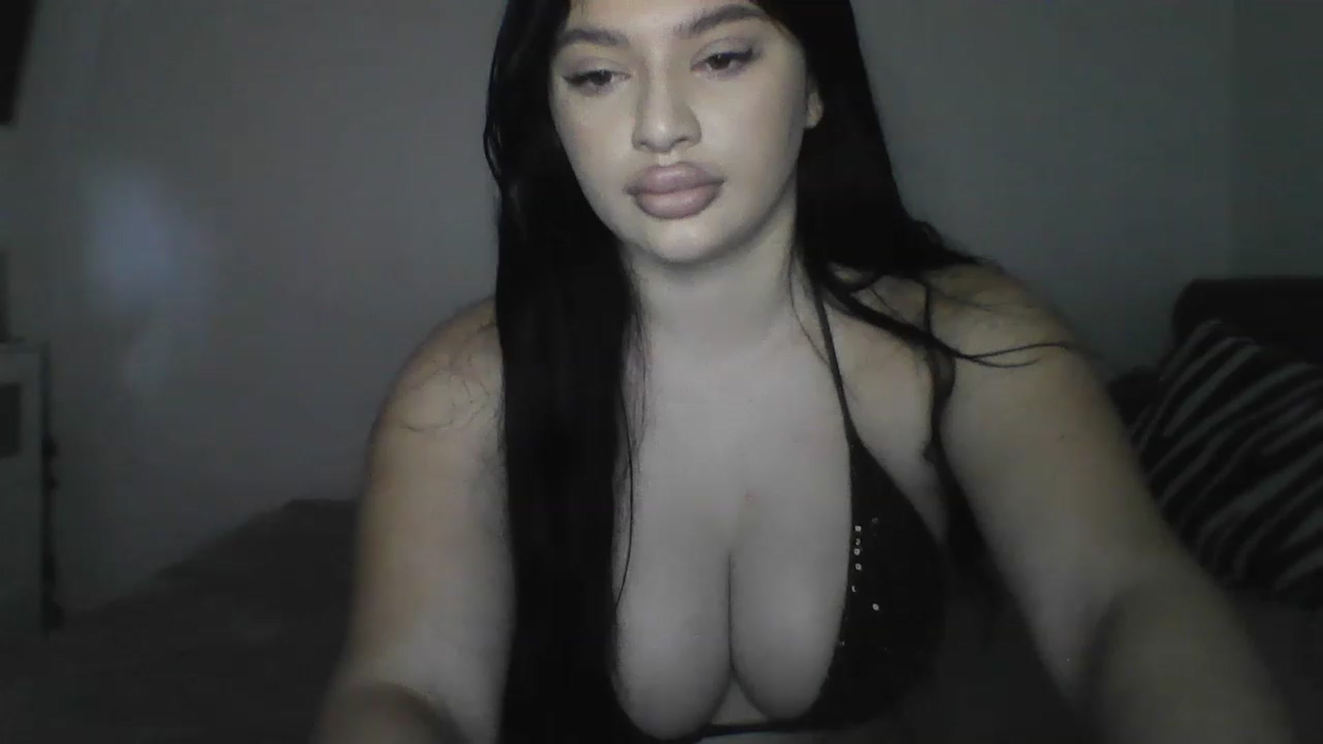 Gallery image thumbnail from Julia____'s myfreecams stream on, 12/17/2022, 07:44 image 2 of 20