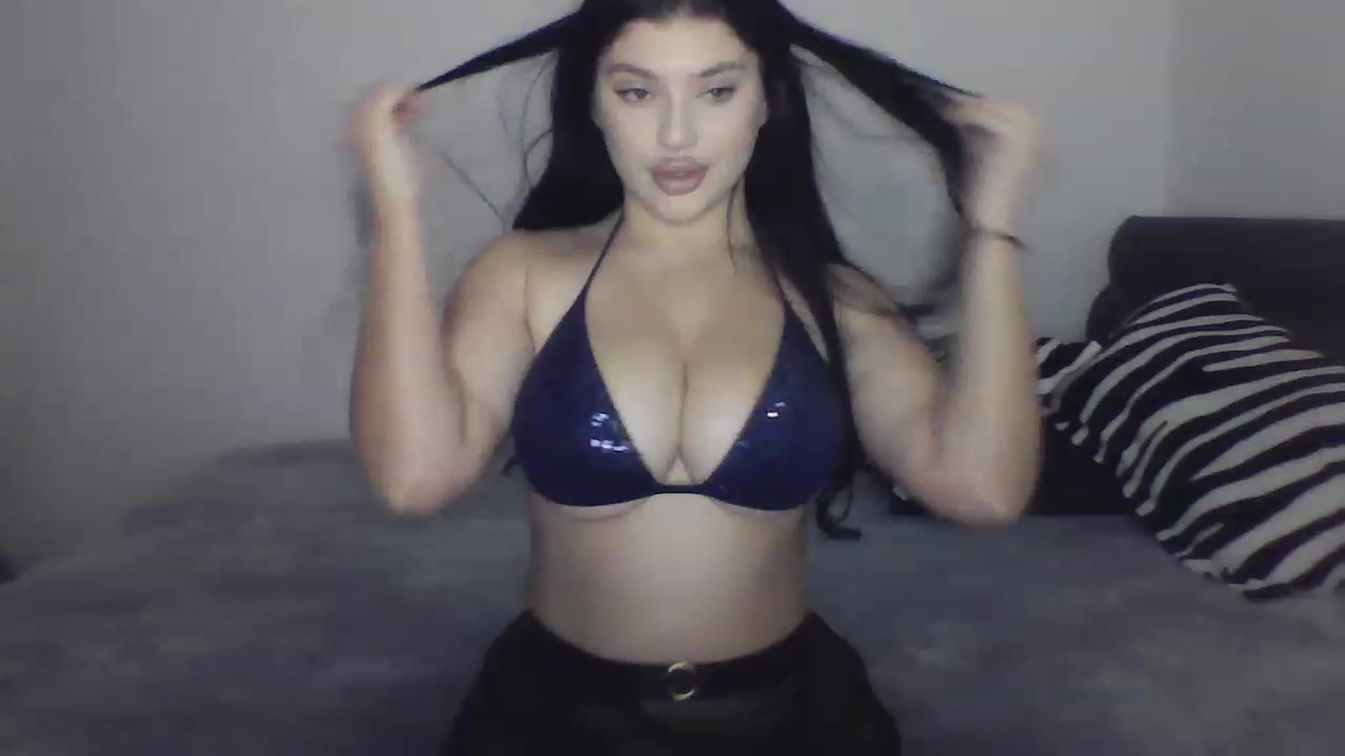 Gallery image thumbnail from Julia____'s myfreecams stream on, 12/20/2022, 18:56 image 12 of 20