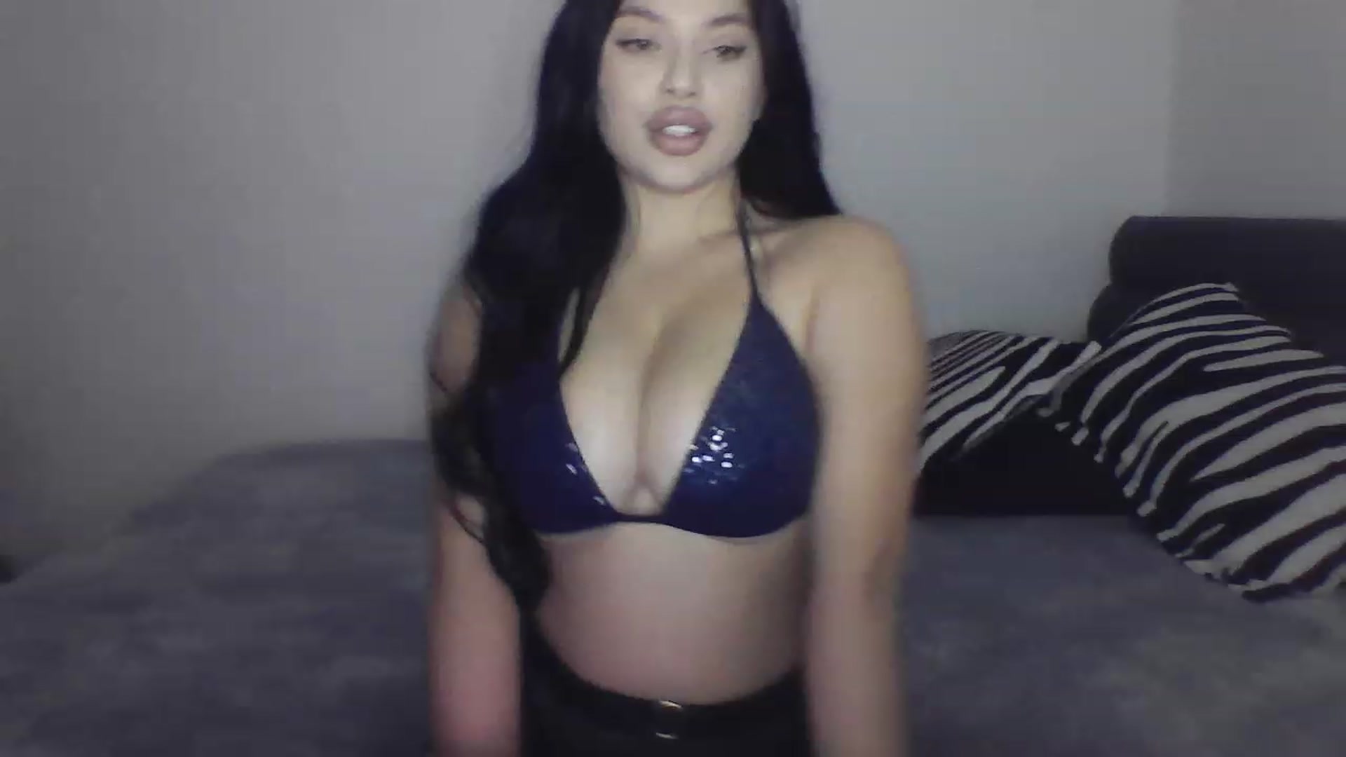 Gallery image thumbnail from Julia____'s myfreecams stream on, 12/20/2022, 18:56 image 5 of 20