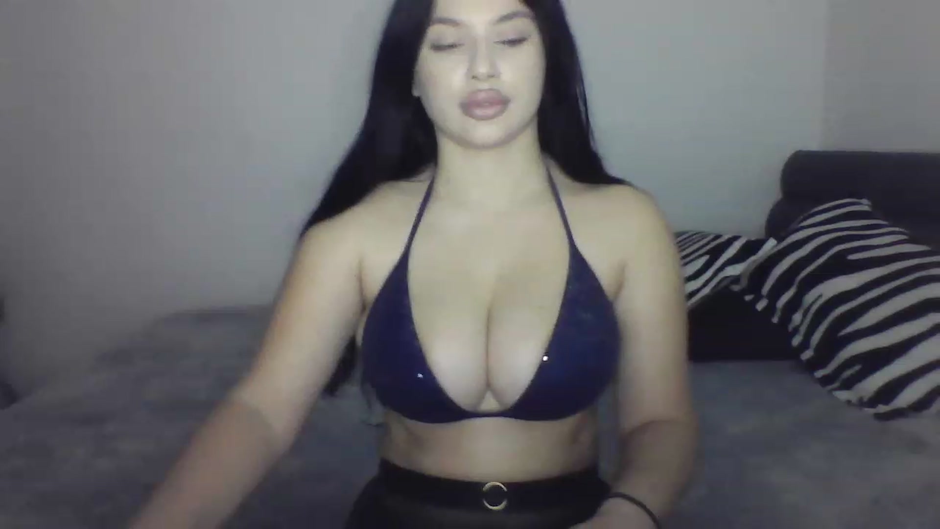 Gallery image thumbnail from Julia____'s myfreecams stream on, 12/20/2022, 19:26 image 20 of 20