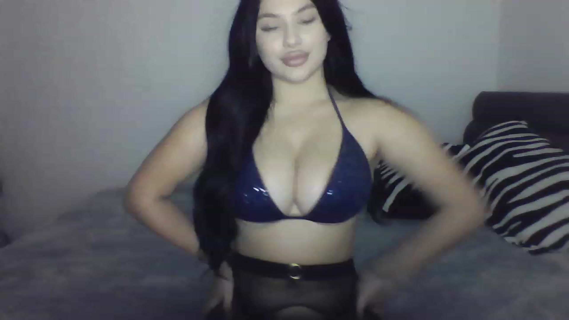 Gallery image thumbnail from Julia____'s myfreecams stream on, 12/20/2022, 20:12 image 1 of 20