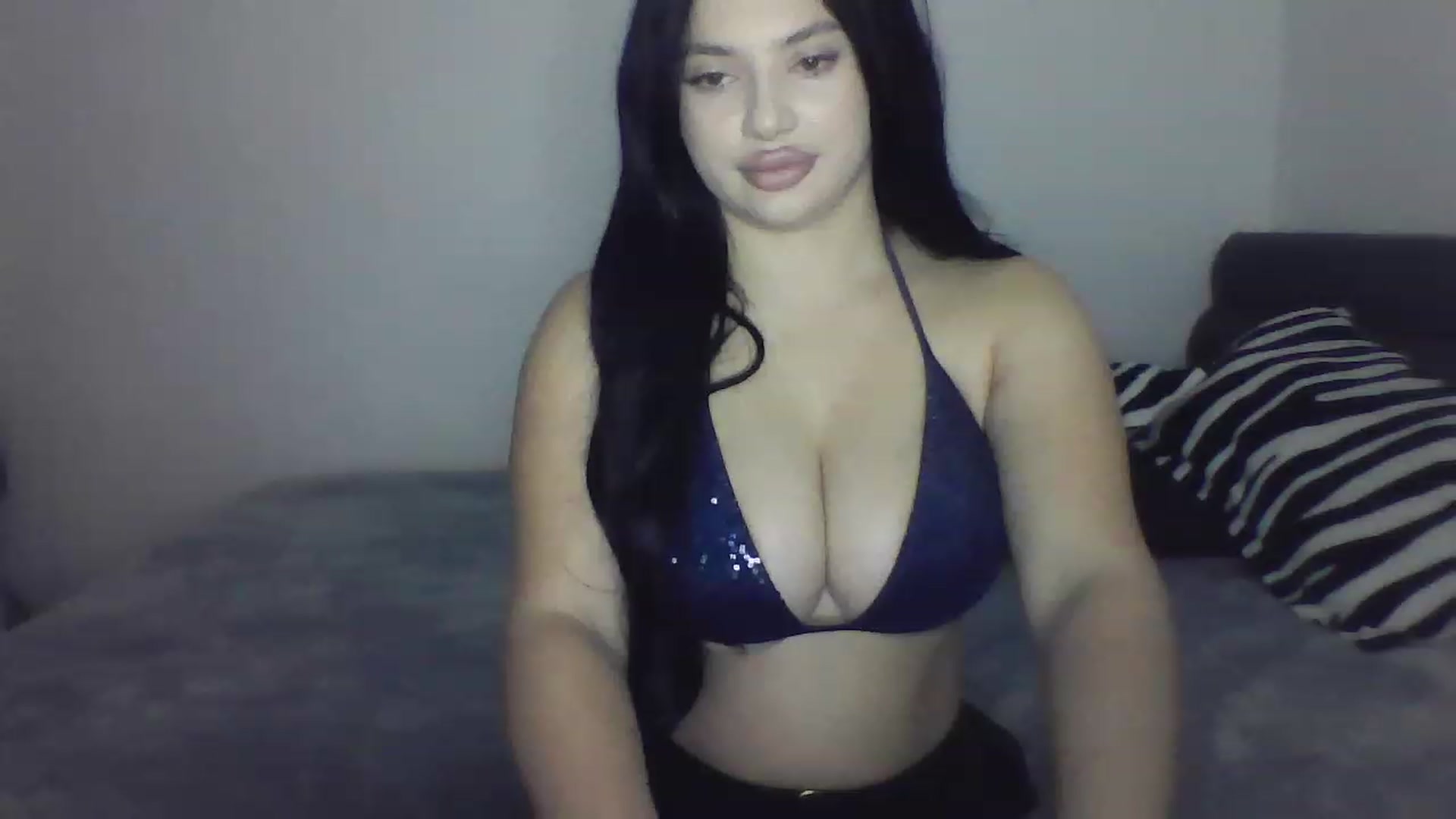 Gallery image thumbnail from Julia____'s myfreecams stream on, 12/20/2022, 20:12 image 18 of 20