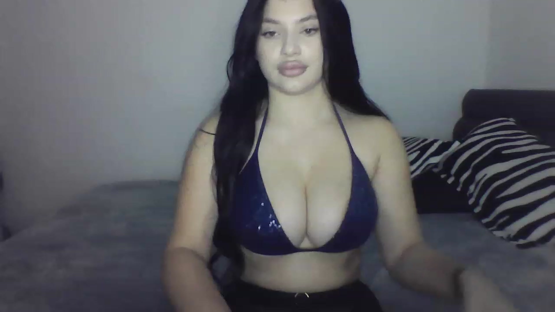 Gallery image thumbnail from Julia____'s myfreecams stream on, 12/20/2022, 20:12 image 11 of 20
