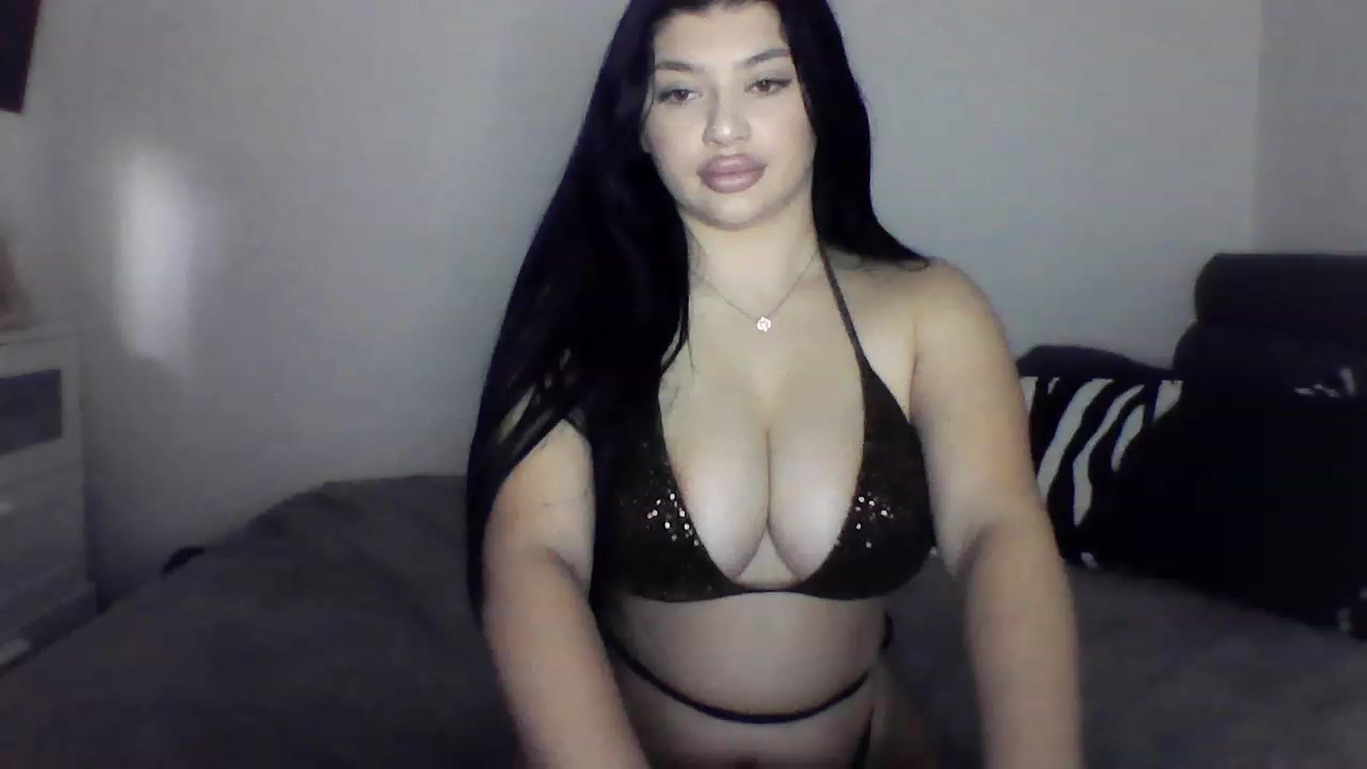Gallery image thumbnail from Julia____'s myfreecams stream on, 01/16/2023, 07:53 image 4 of 20